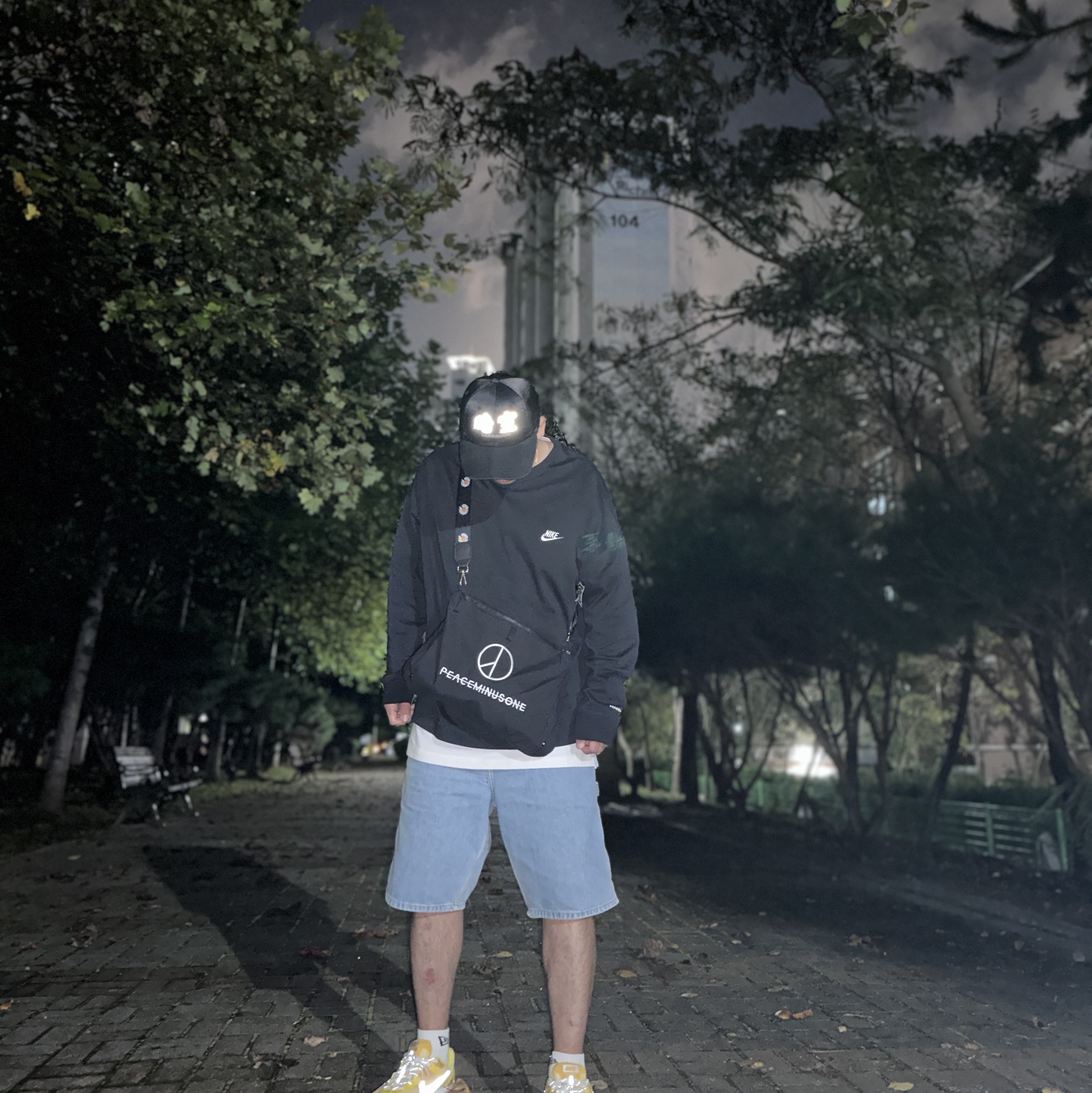 Darkr8m Studio x Hardhitters Satin Reflective Logo Cap, Nike x Peaceminusone LS T-Shirt Black (DR0098-010) 착용 스타일 - 3