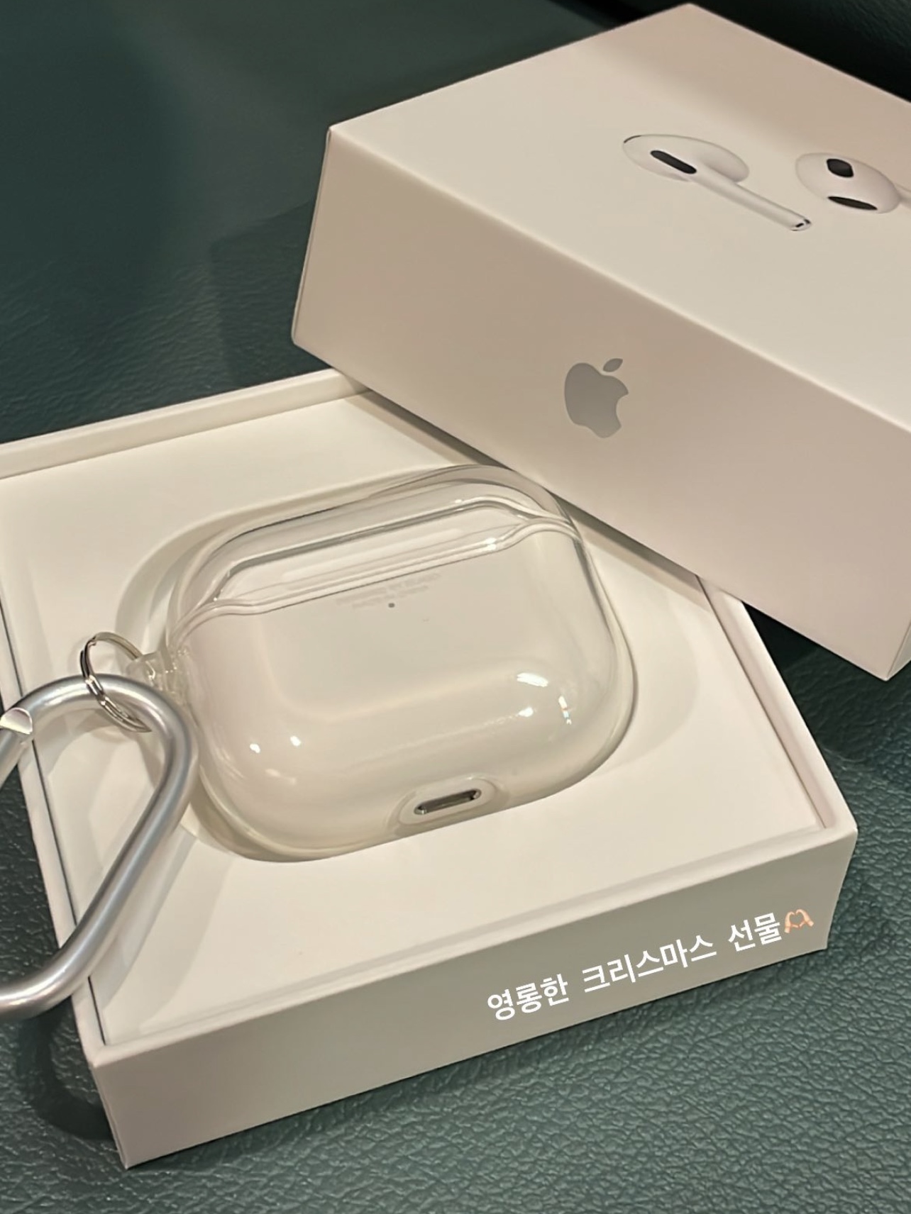 Apple Airpods 3rd Gen with MagSafe Charging Case (Korean Ver.) 착용 스타일