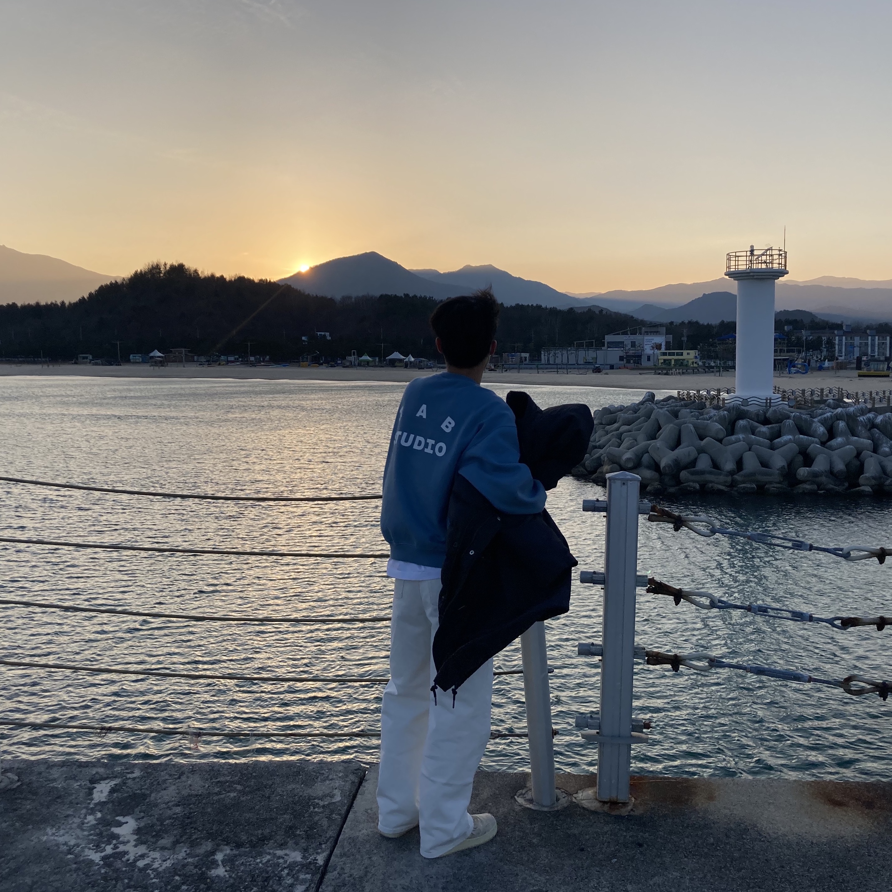IAB Studio Crewneck Sky Blue, Nike x Stussy Air Force 1 '07 Mid SP Fossil 착용 스타일 - 2