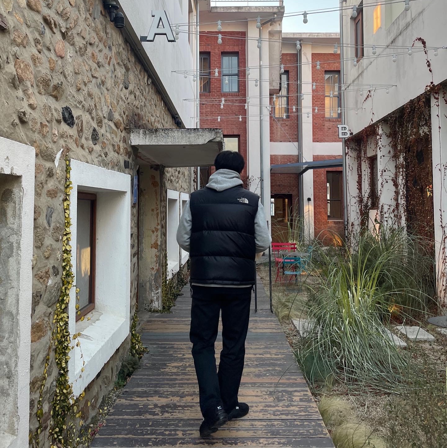 The North Face White Label Novelty Nuptse Down Vest Black, Nike x Stussy Air Penny II Black 착용 스타일