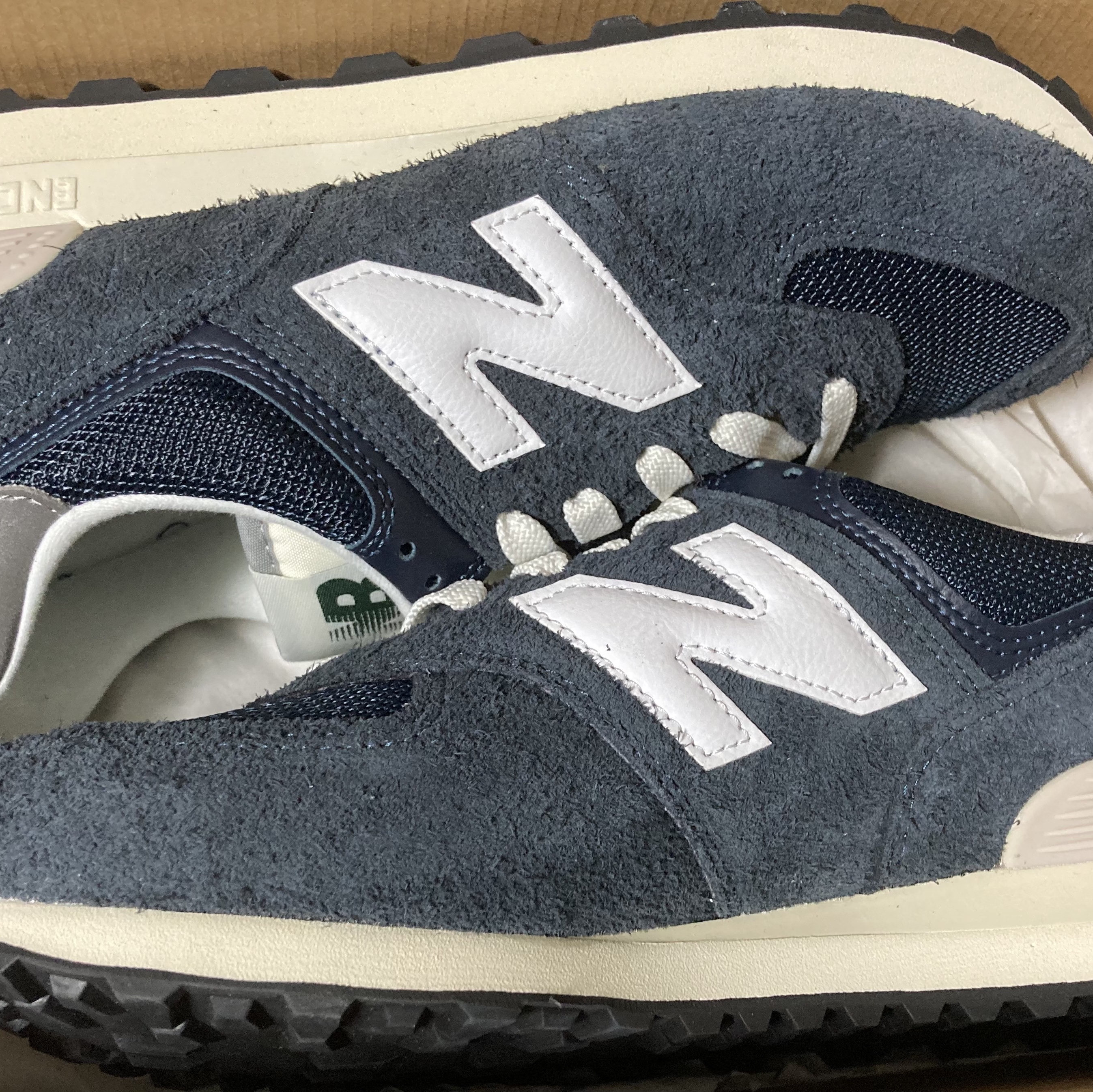 New Balance 574 Heritage Navy 착용 스타일