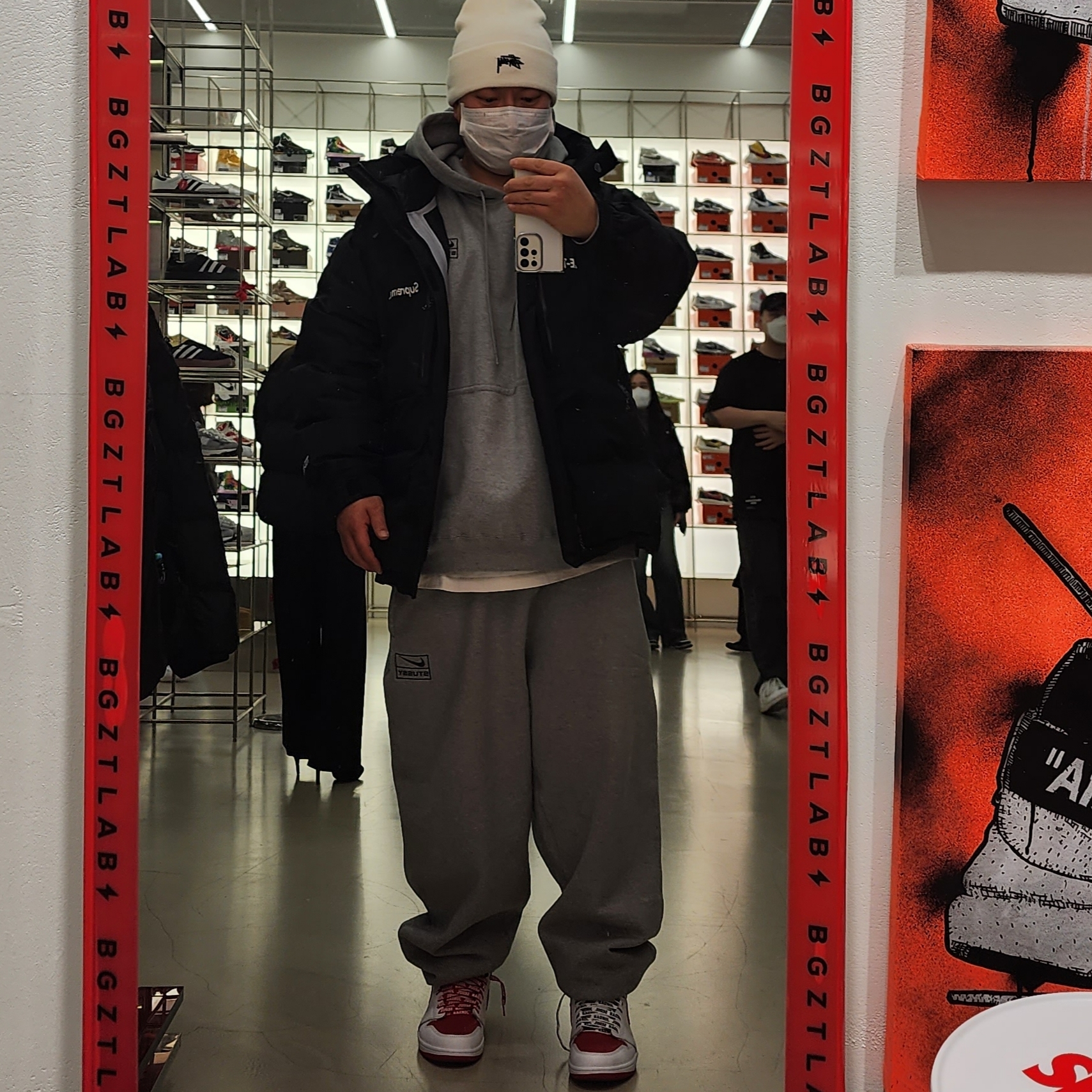 Nike x Stussy NRG Cuffed Beanie Summit White, Supreme Gore-Tex 700-Fill Down Parka Black - 19FW 착용 스타일