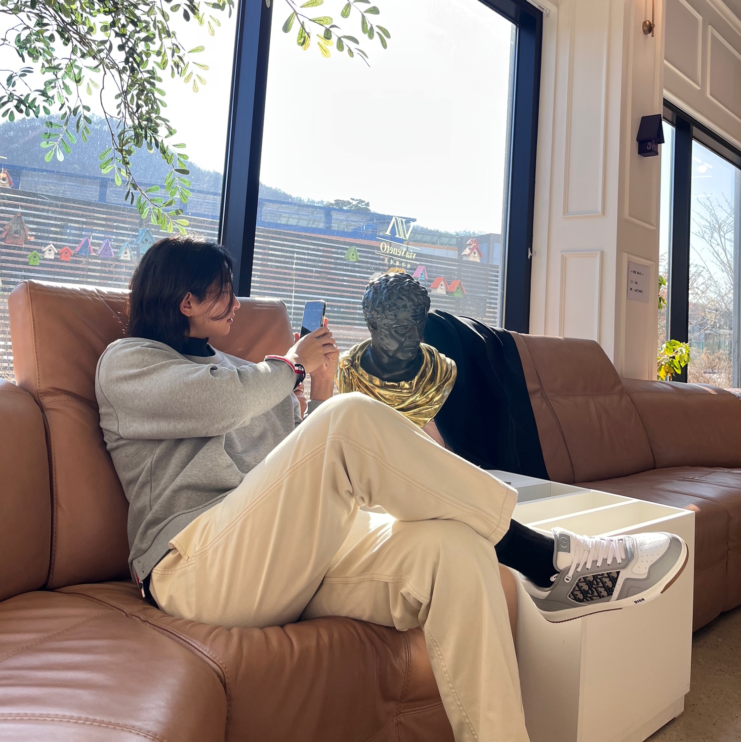 Dior B27 Low-Top Sneakers Gray, Thom Browne Loopback Center Back Stripe Crewneck Pullover Knit Light Grey 착용 스타일