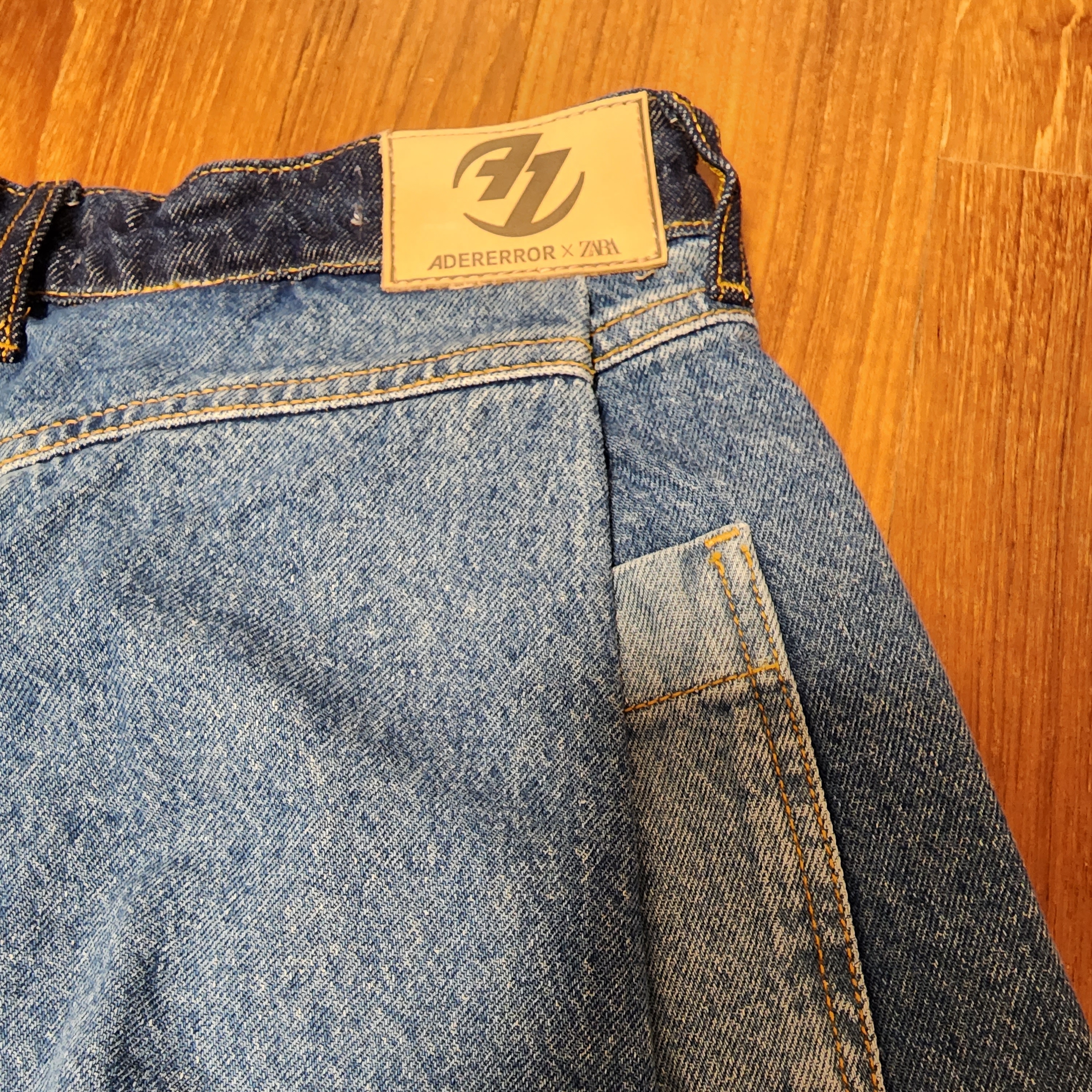 Zara x Ader Error Barrel Leg Jeans Blue 착용 스타일 - 3