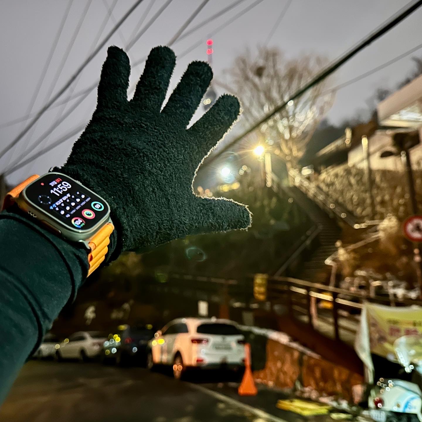 Nike Air Zoom Alphafly Next% Barely Volt, Apple Watch Ultra 49mm Titanium Case with M Alpine Loop Orange (Korean Ver.) 착용 스타일 - 3
