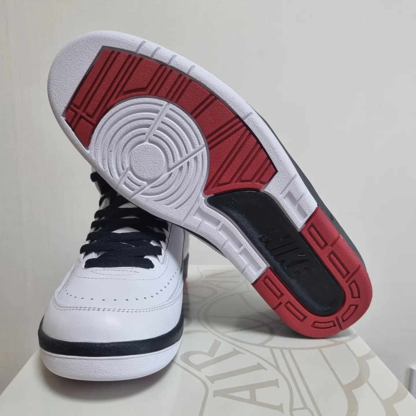 Jordan 2 Retro OG Chicago 착용 스타일 - 1