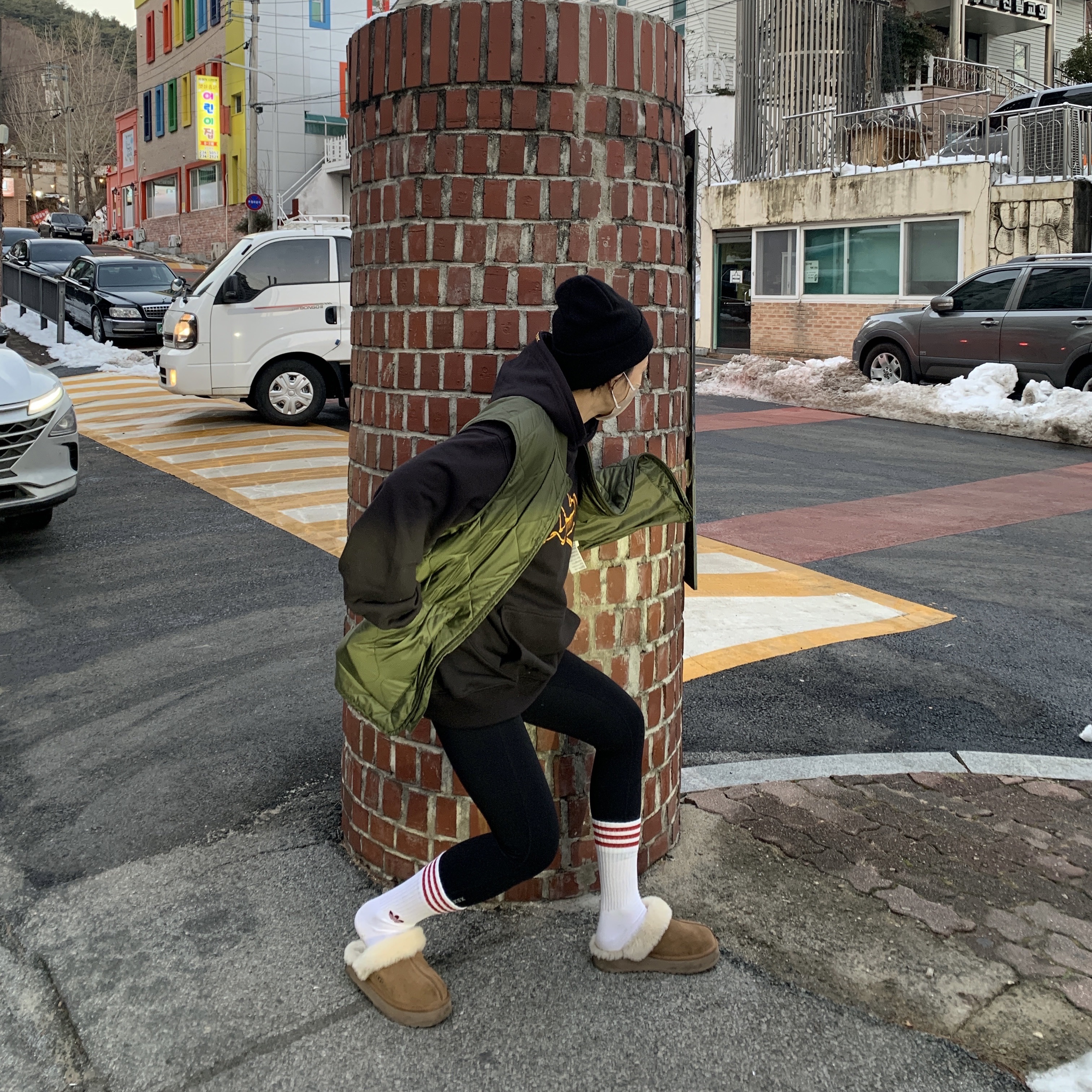 Adidas Yeezy Boost 350 V2 Black Red 2017, Palace x Arc'teryx Hood Black - 20FW 착용 스타일 - 3