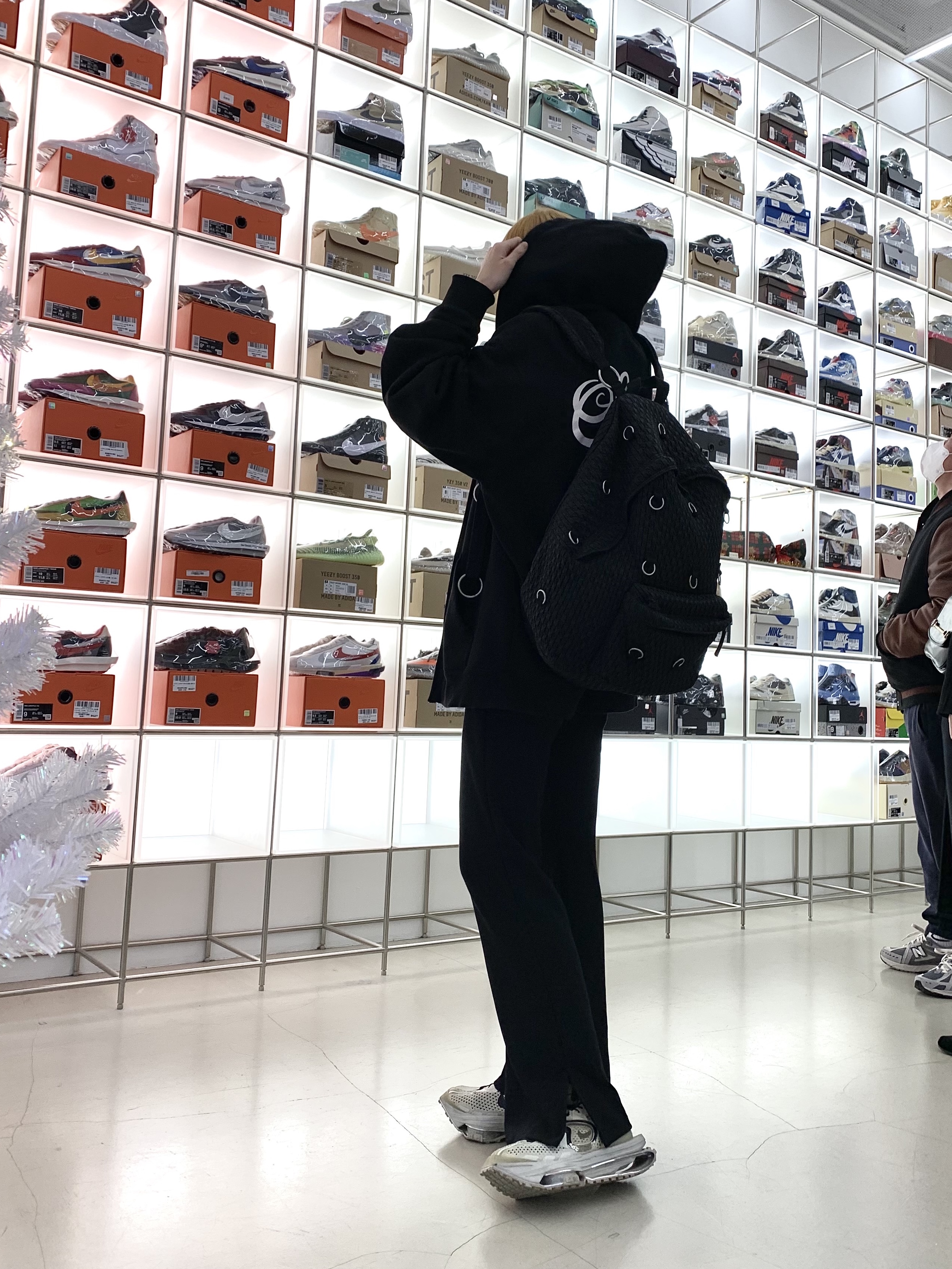 Stussy World Tour Zip Hoodie Black 2022, Nike x Matthew M Williams Zoom 004 Stone 착용 스타일