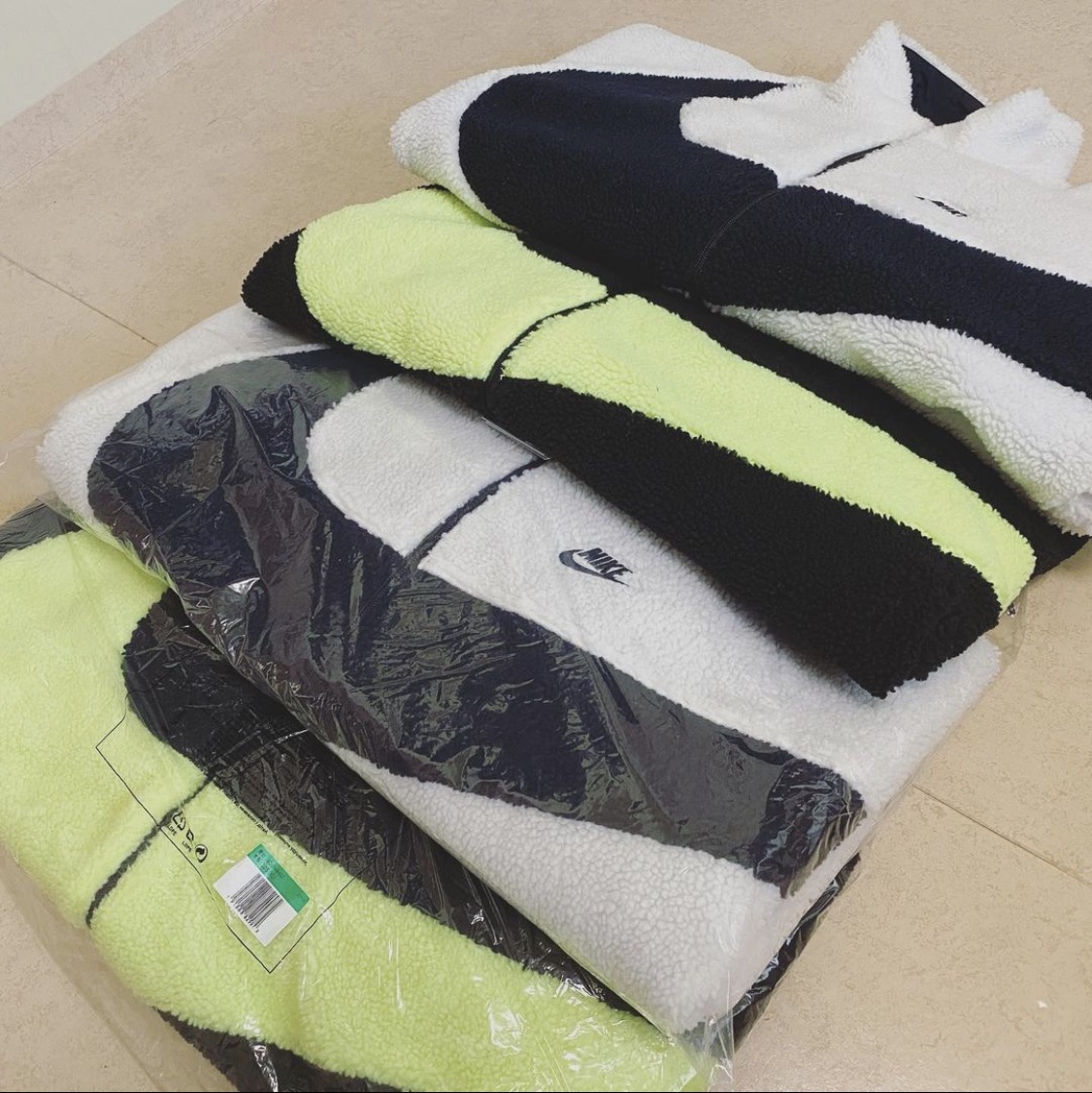 Nike Big Swoosh Full Zip Jacket Black Volt, Nike Big Swoosh Full Zip Jacket White Navy 착용 스타일
