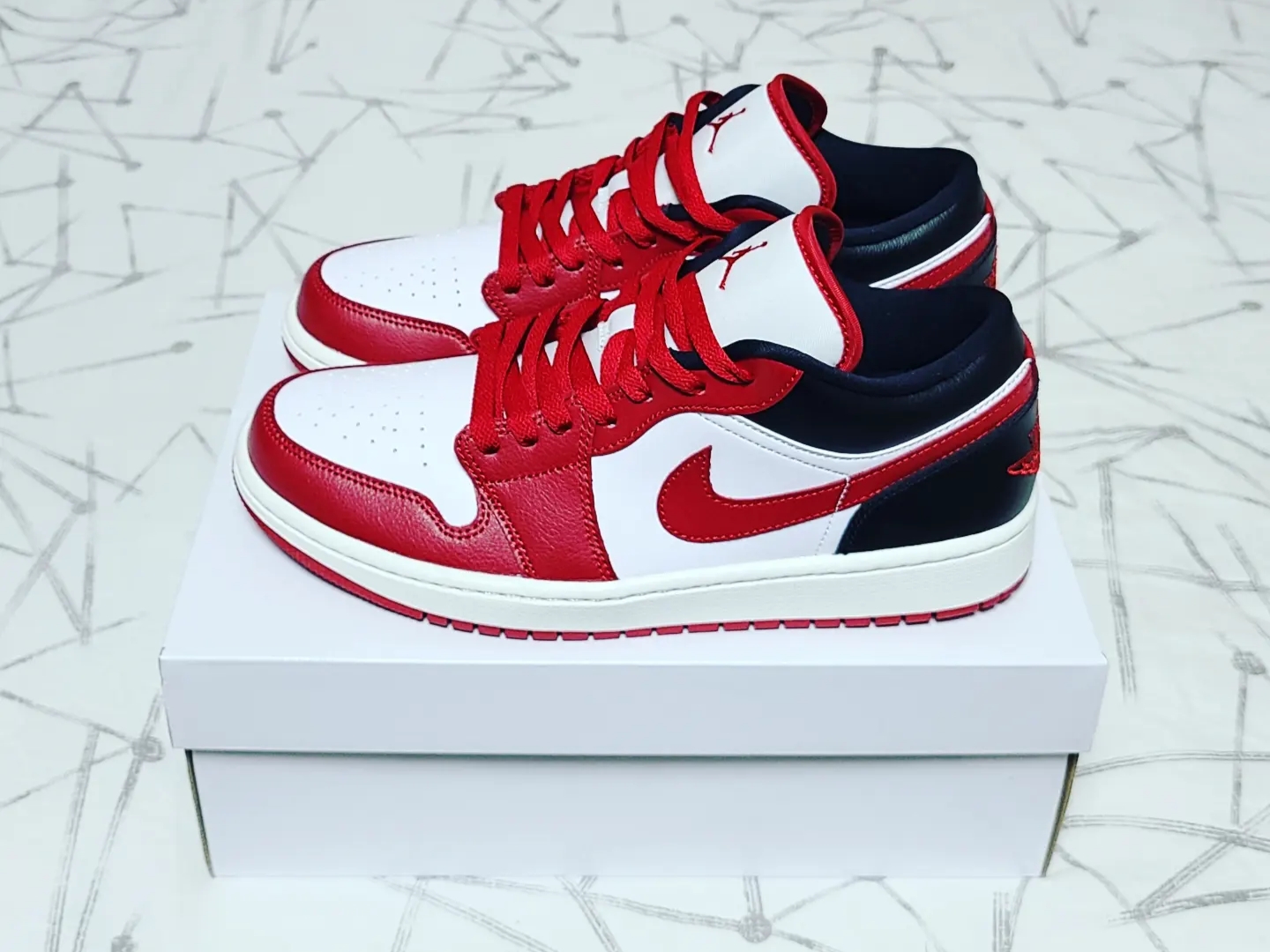 (W) Jordan 1 Low White Gym Red 착용 스타일 - 2