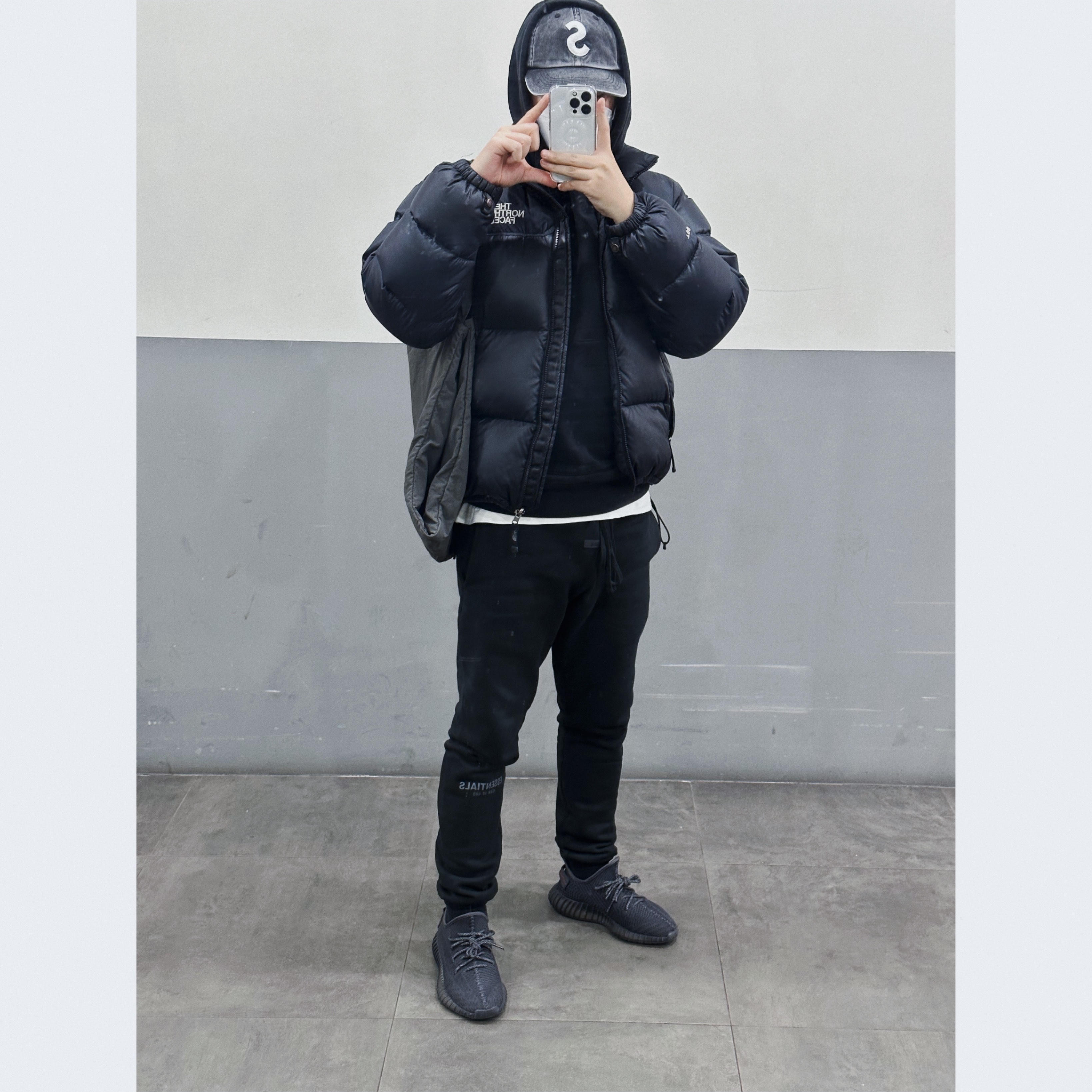 Adidas Yeezy Boost 350 V2 Black - Non-Reflective, Stone Island 64120 Cotton Fleece Hooded Sweatshirt Black - 21FW 착용 스타일