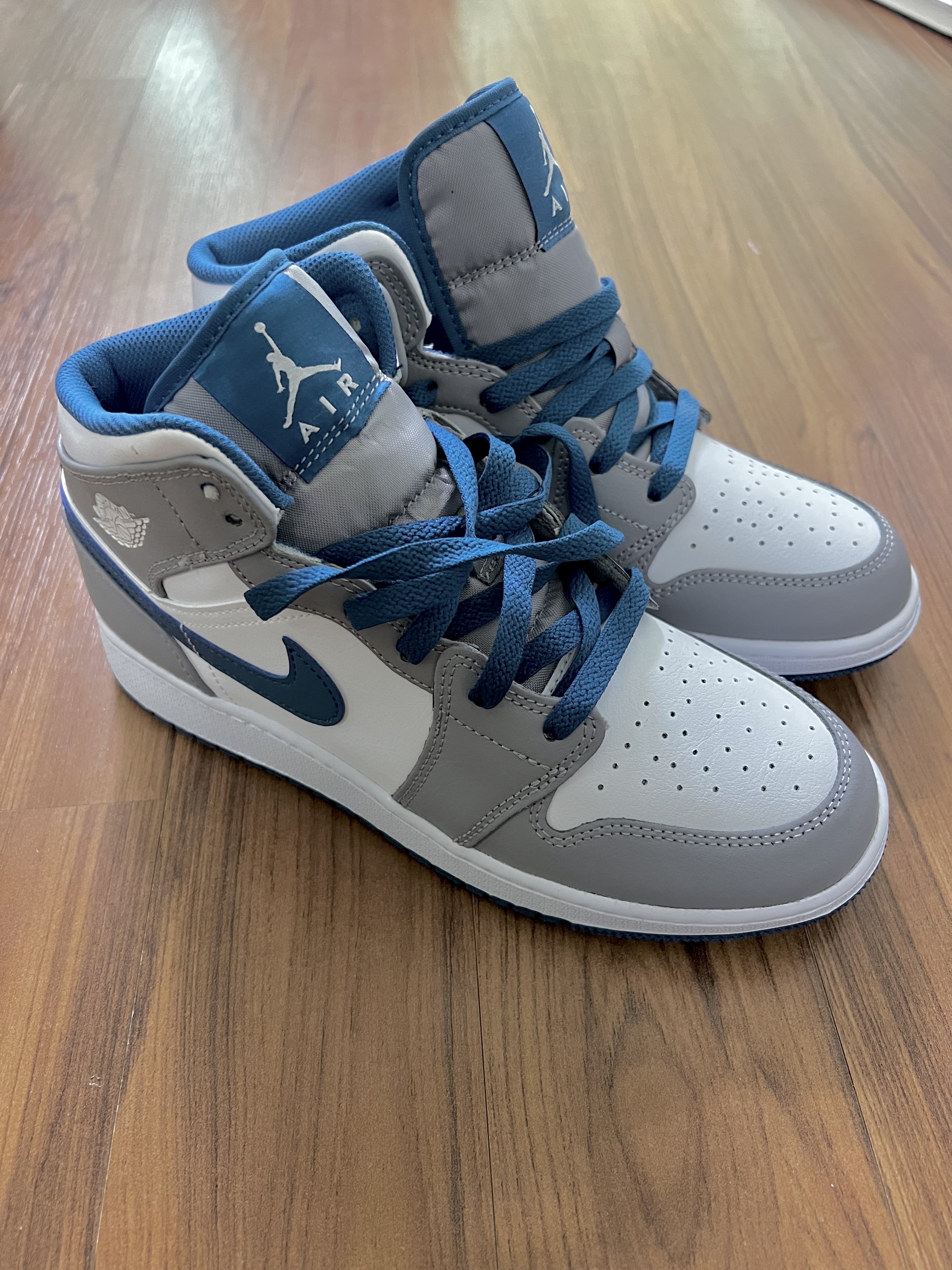 (GS) Jordan 1 Mid Cement Grey True Blue 착용 스타일