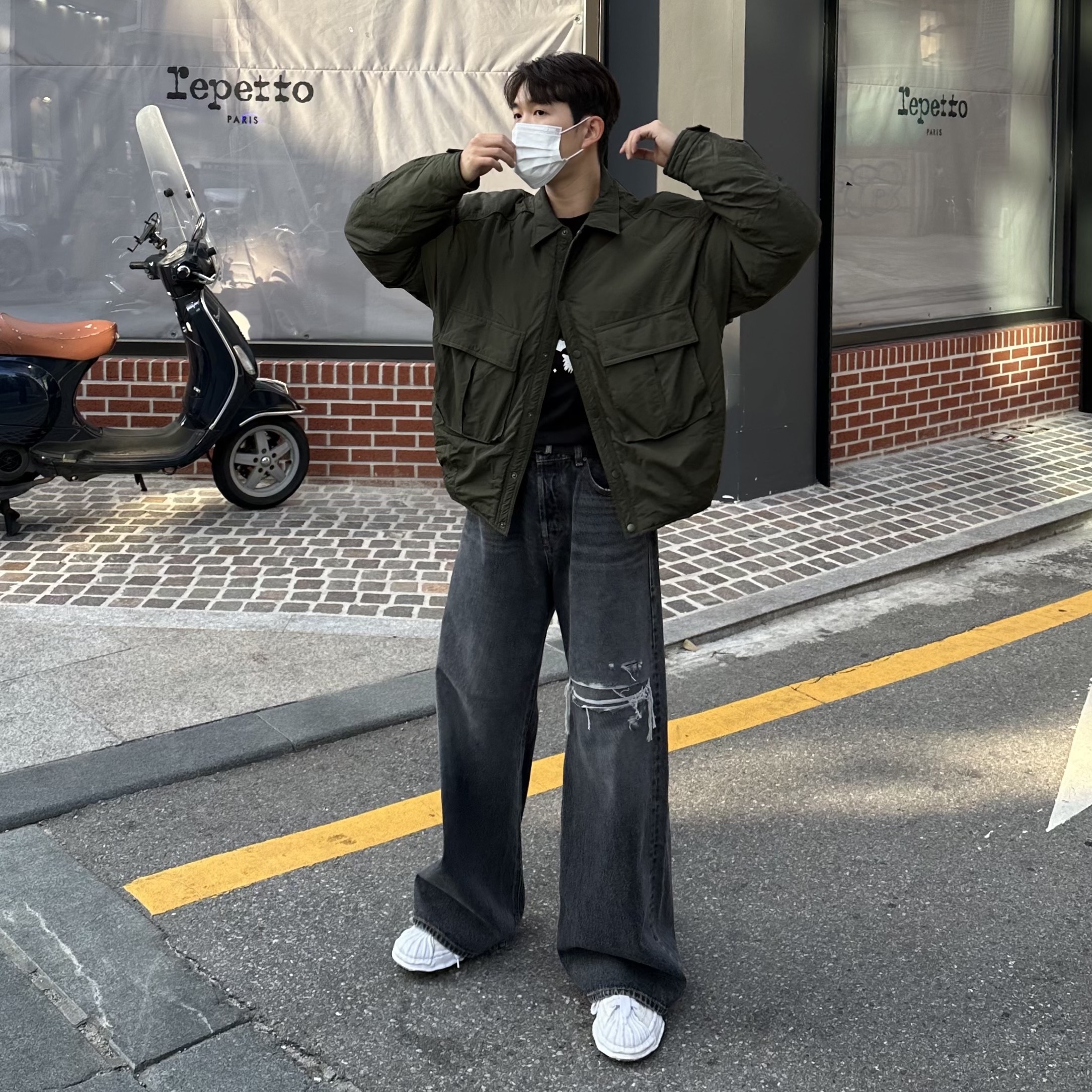 Maison Mihara Yasuhiro Blakey OG Sole Canvas Low-top Sneakers White 착용 스타일 - 3