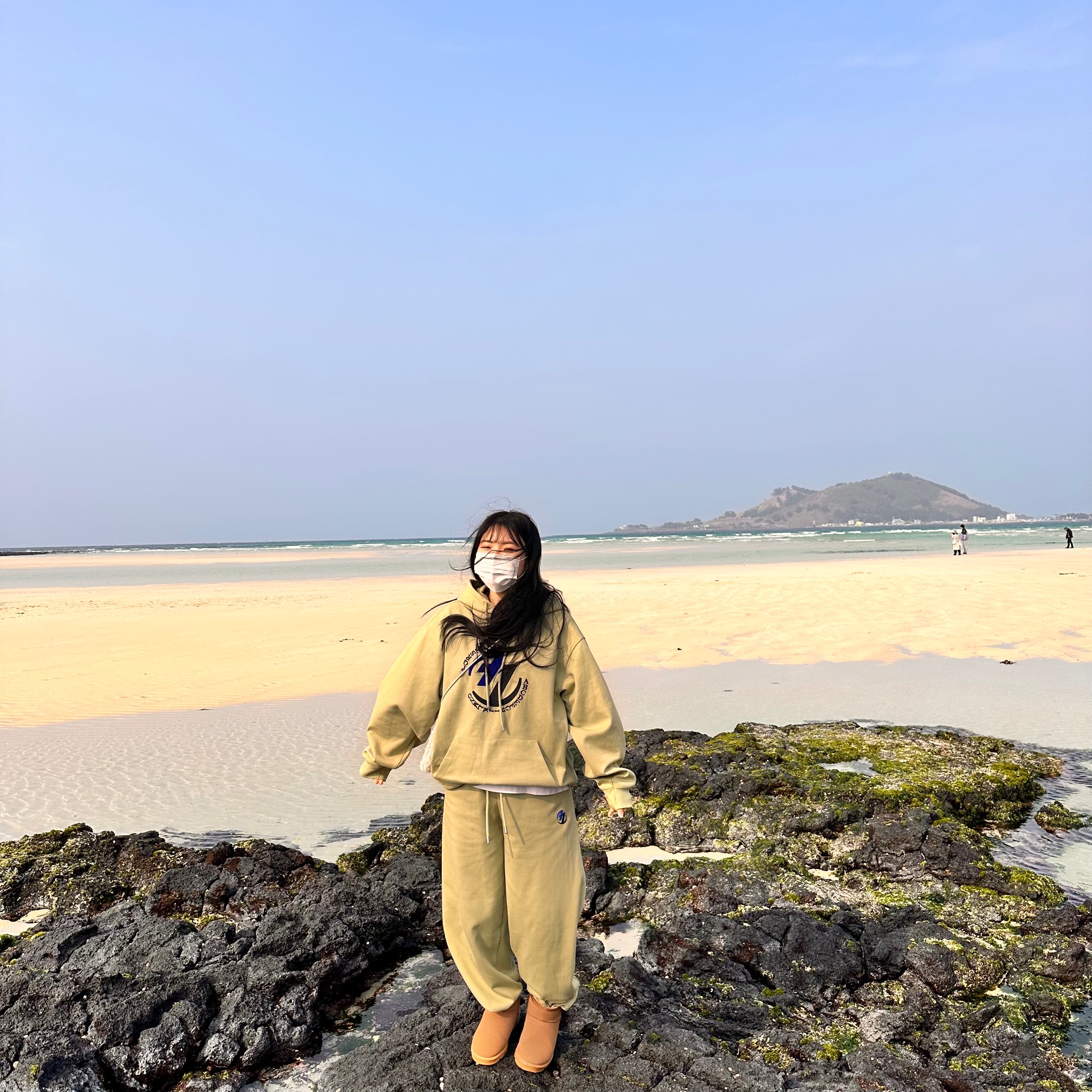 Zara x Ader Error Jogger Pants Light Green, Zara x Ader Error Embroidery Hooded Sweatshirt Light Green 착용 스타일 - 1