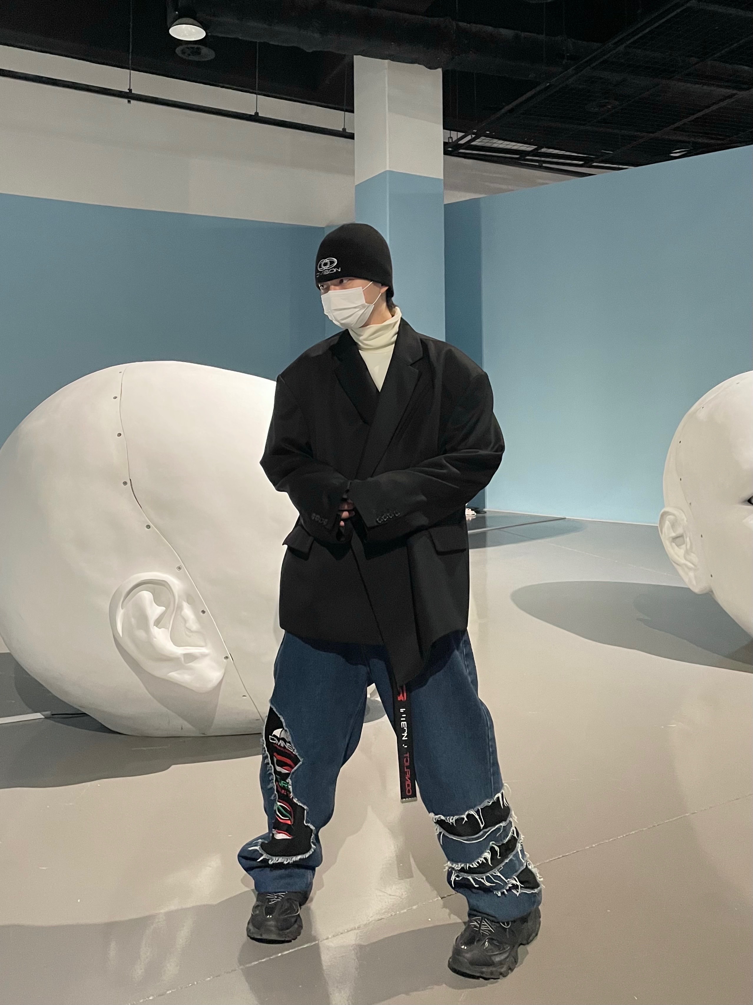 Balenciaga Track Sneakers Black White 착용 스타일