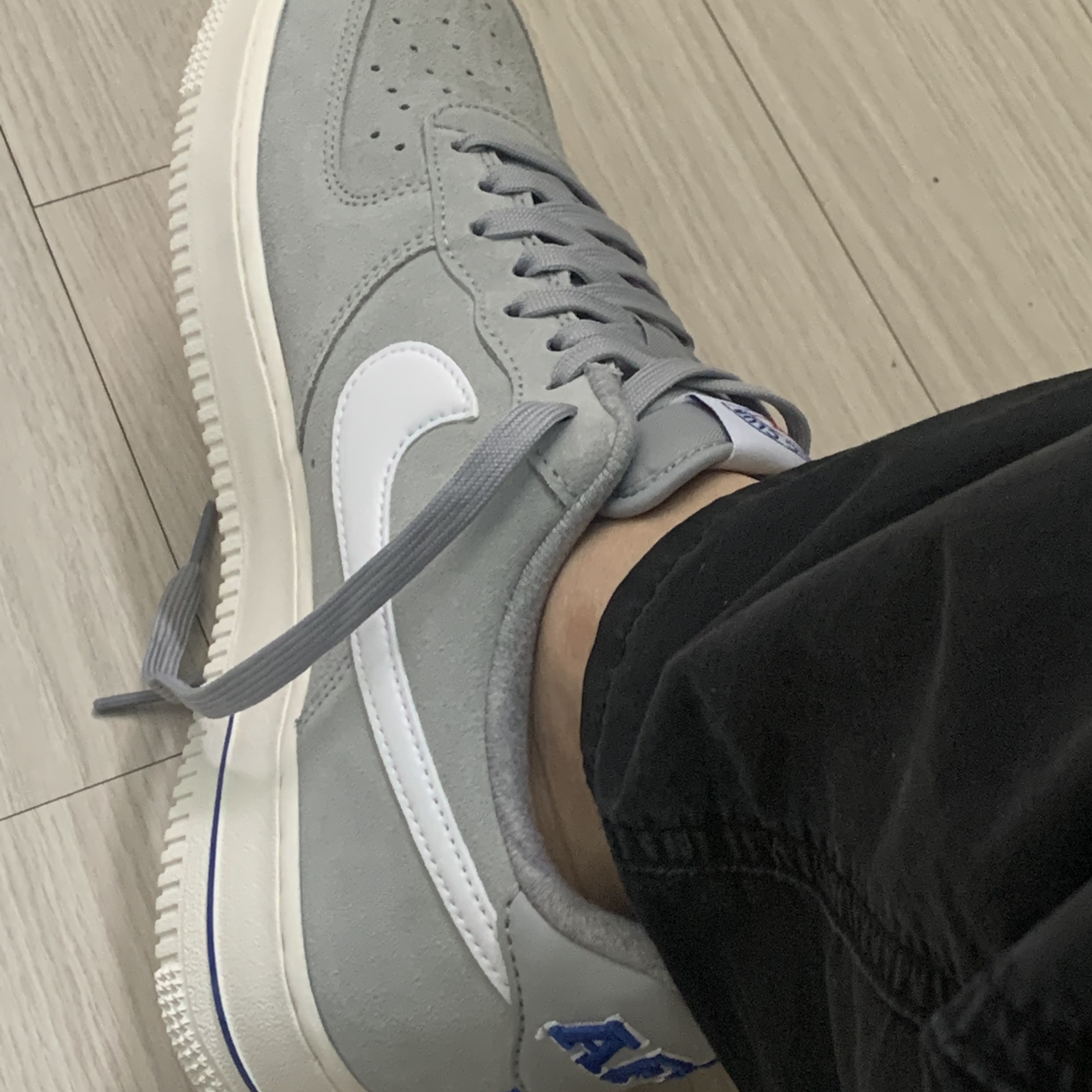 Nike Air Force 1 '07 LX Athletic Club Light Smoke Grey 착용 스타일