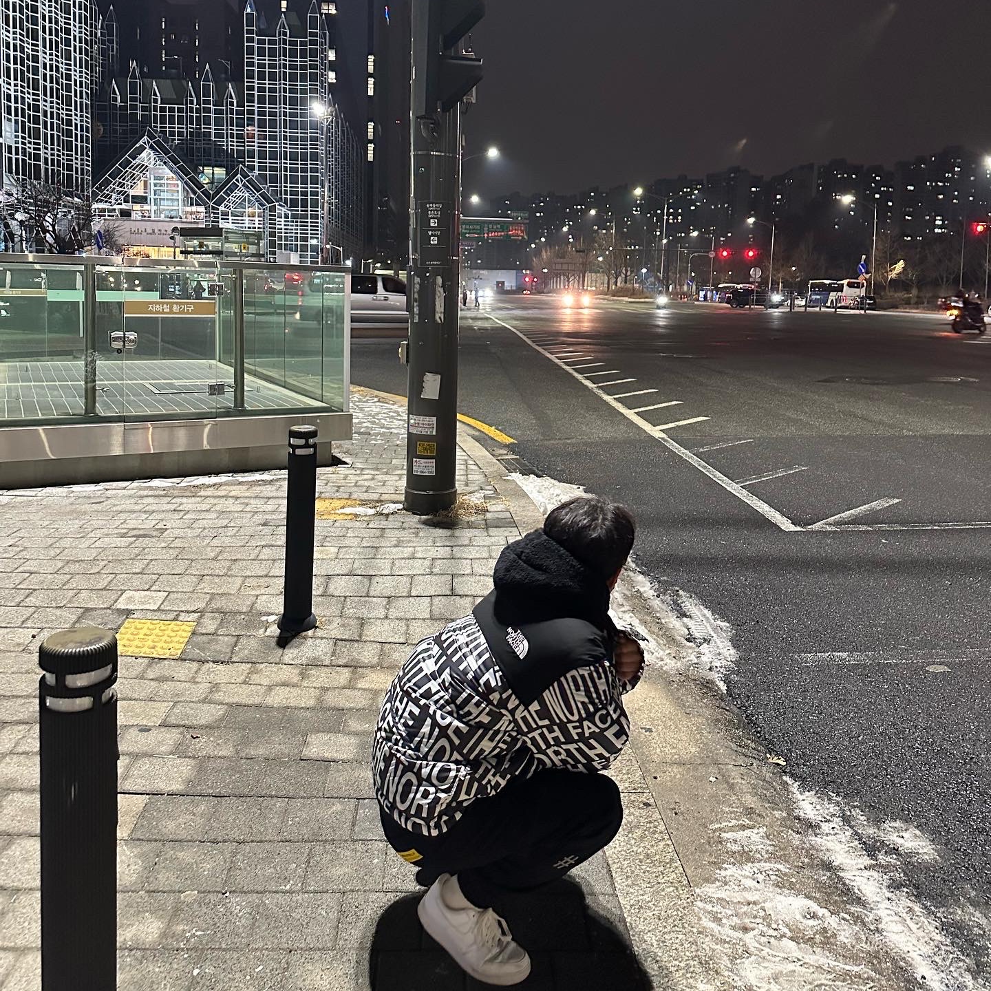 The North Face White Label Novelty Nuptse Down Jacket P Black 착용 스타일
