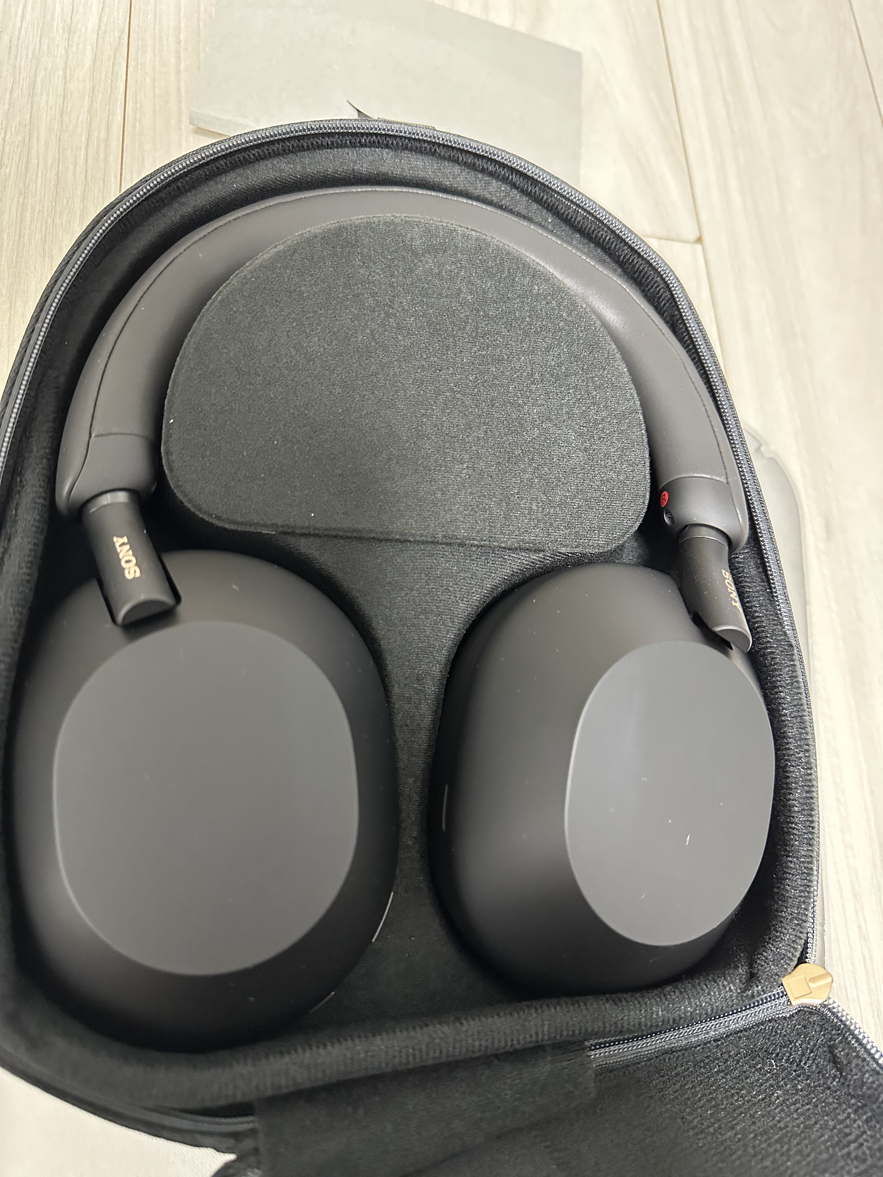 Sony WH-1000XM5 Black (Sony Korea Ver.) 착용 스타일