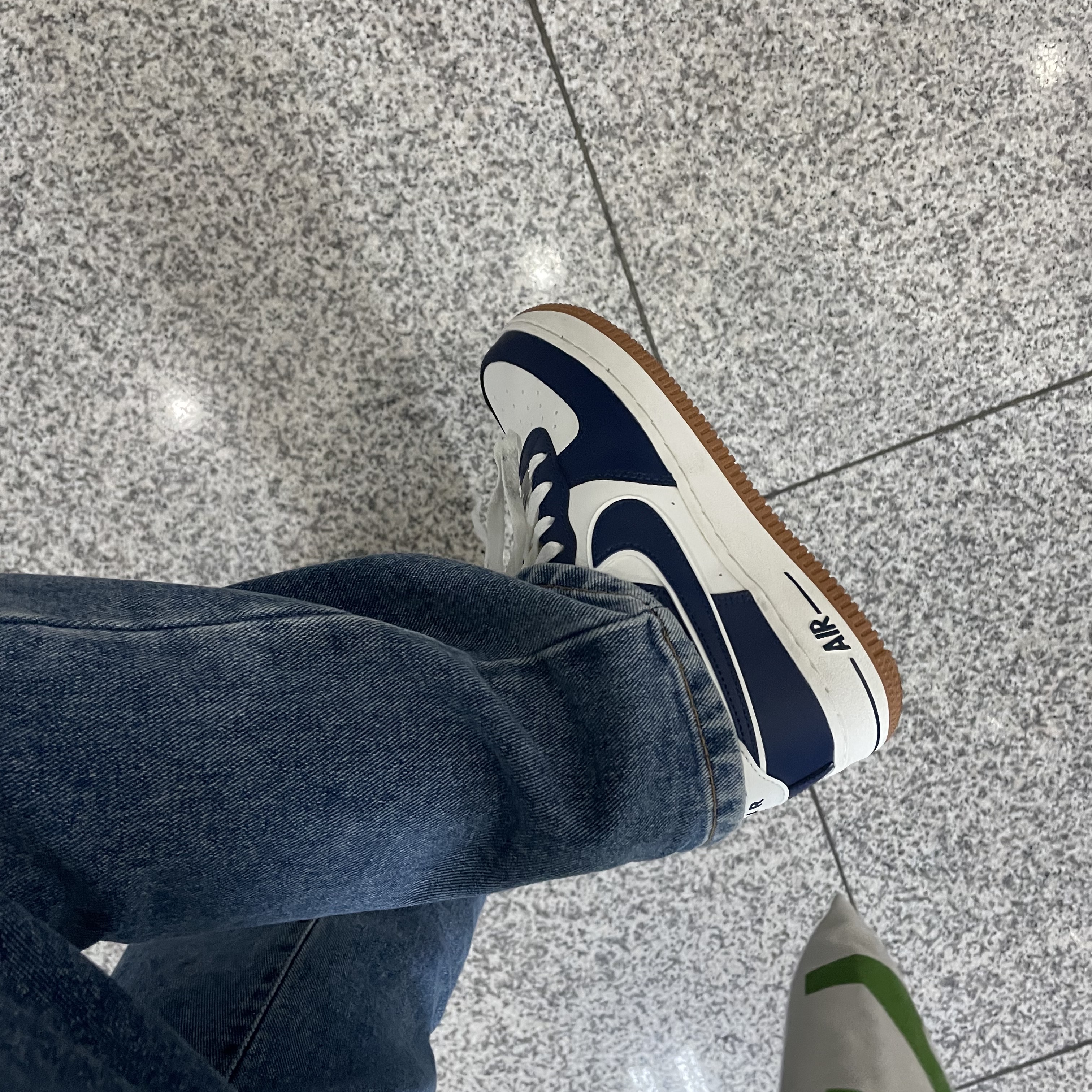 (GS) Nike Air Force 1 LV8 3 Midnight Navy 착용 스타일