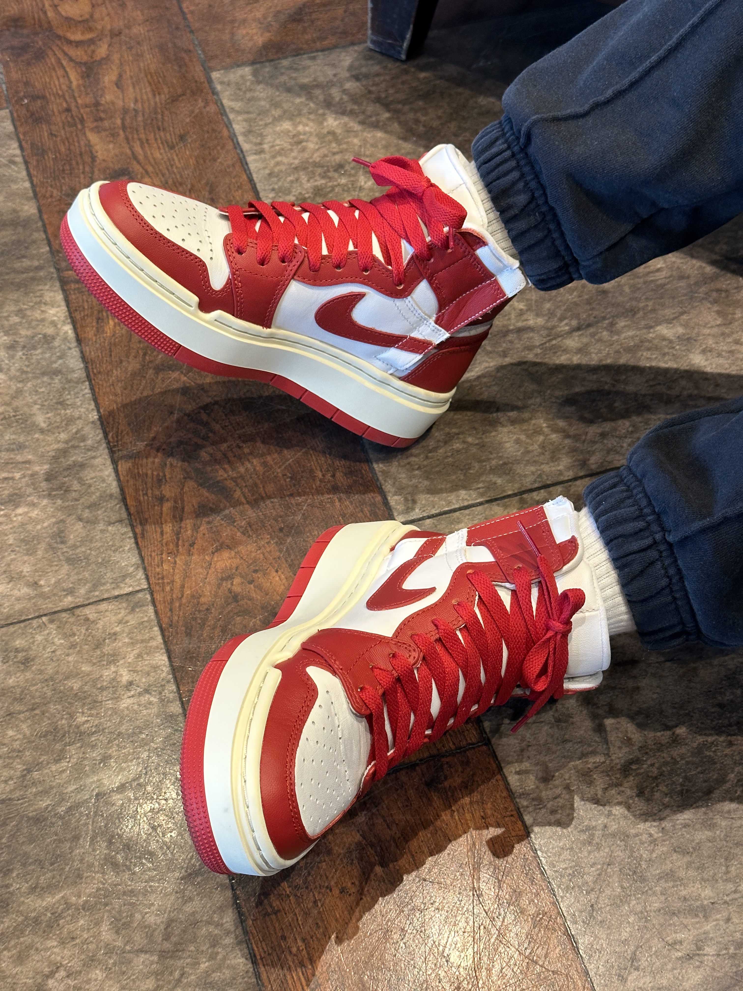 (W) Jordan 1 Elevate High Varsity Red 착용 스타일 - 2