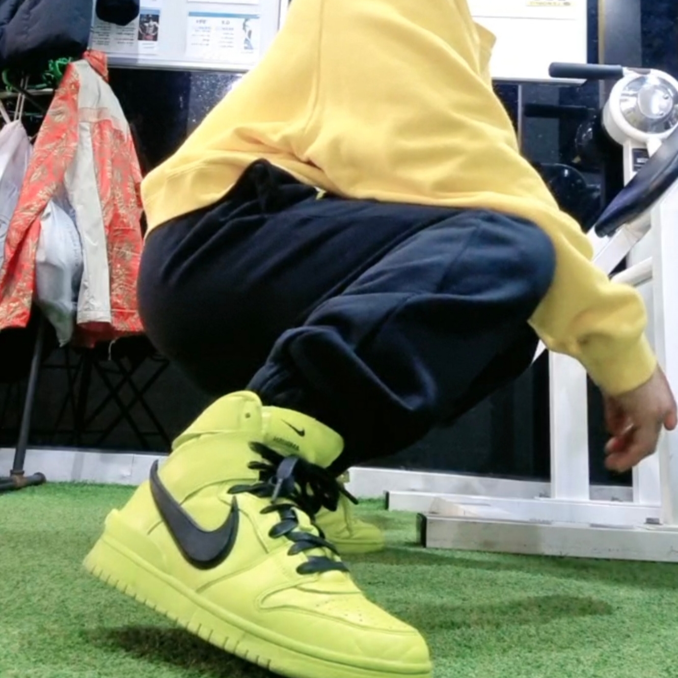 Nike x Ambush Dunk High Flash Lime 착용 스타일