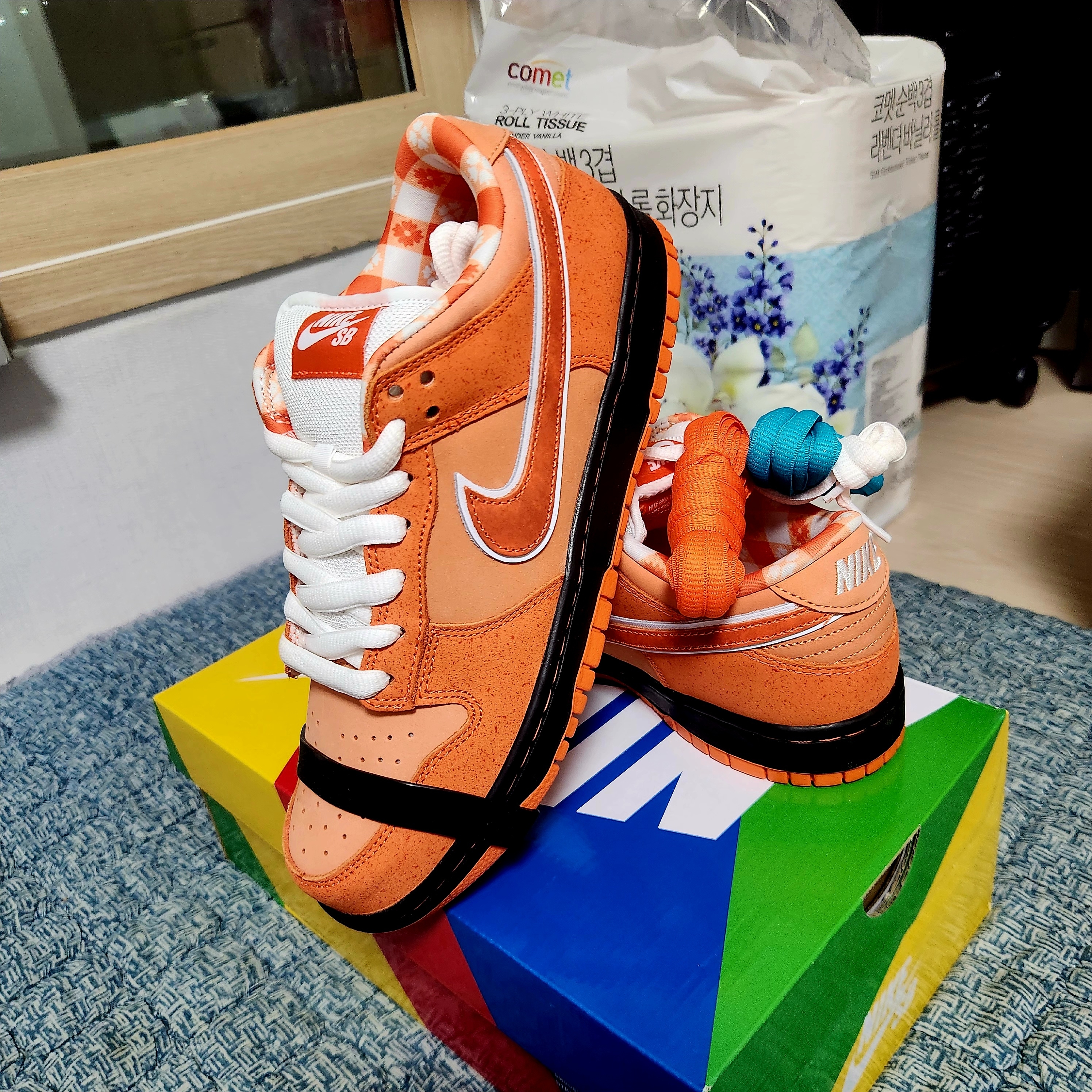 Nike x Concepts SB Dunk Low Orange Lobster (Regular Box) 착용 스타일 - 1