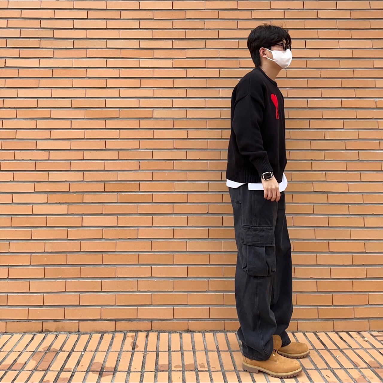 AMI de Coeur Oversize Intarsia Sweater Black Red 착용 스타일 - 2