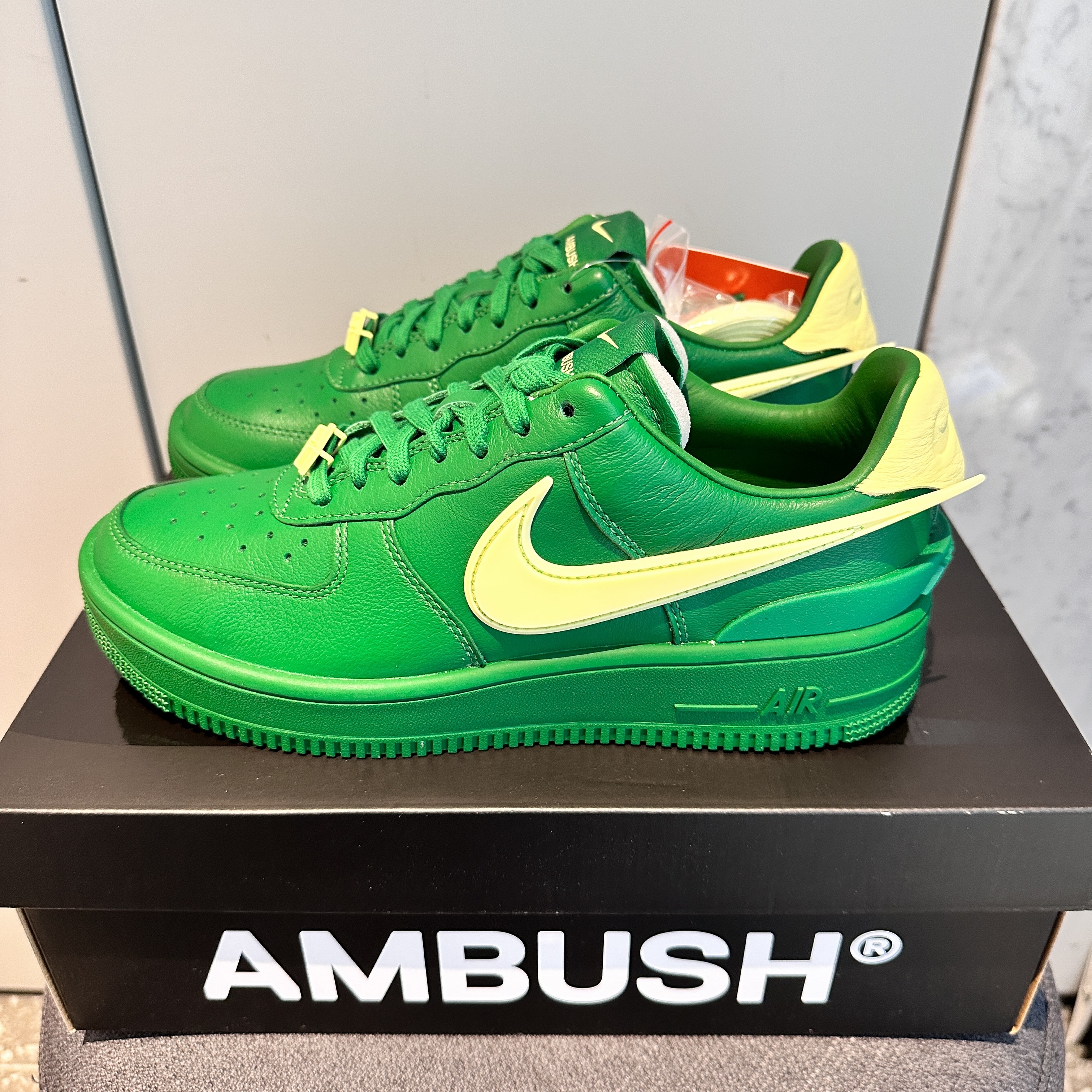 Nike x Ambush Air Force 1 Low SP Pine Green and Citron 착용 스타일 - 3