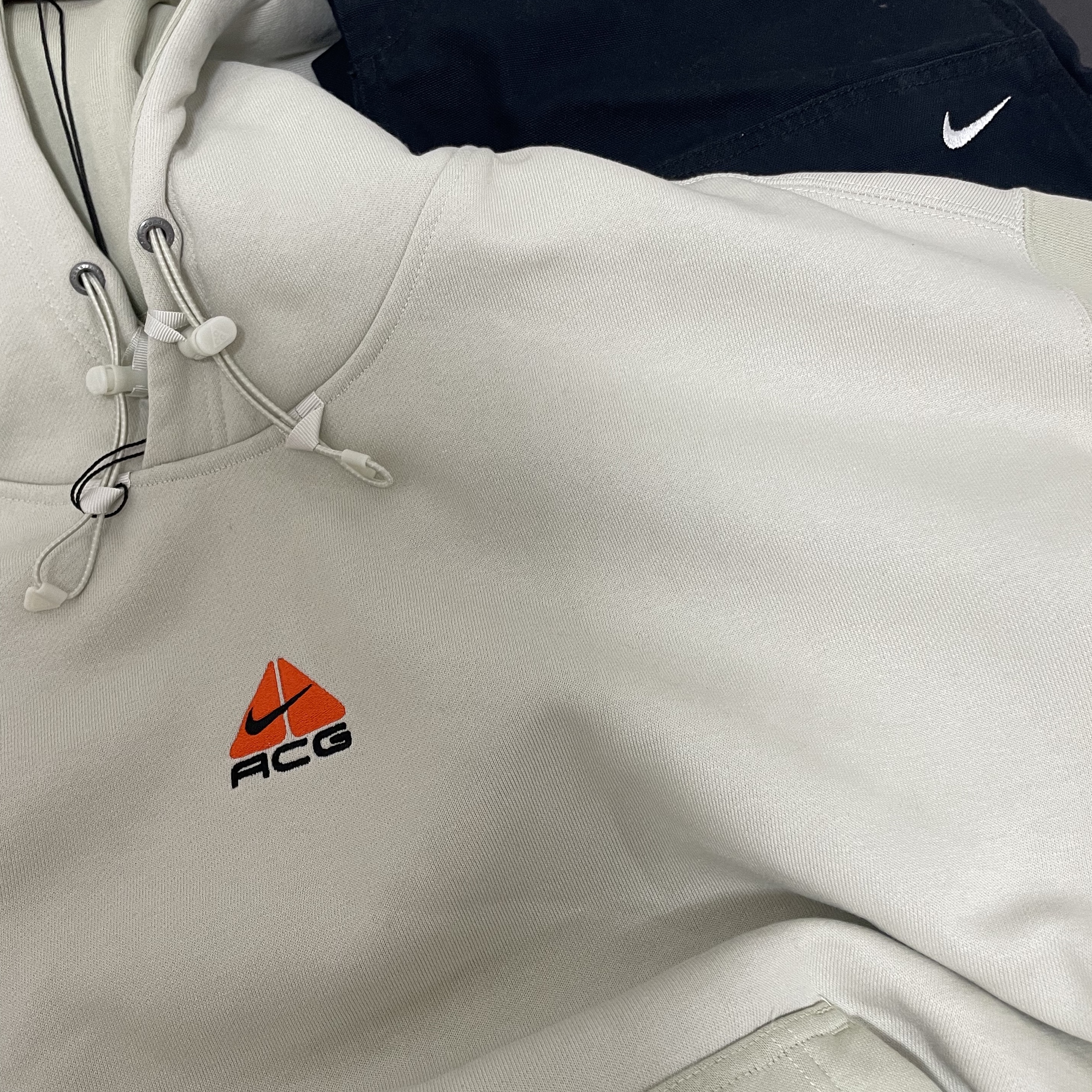 Nike ACG Therma-Fit Pullover Fleece Hoodie Light Bone - US/EU 착용 스타일 - 2