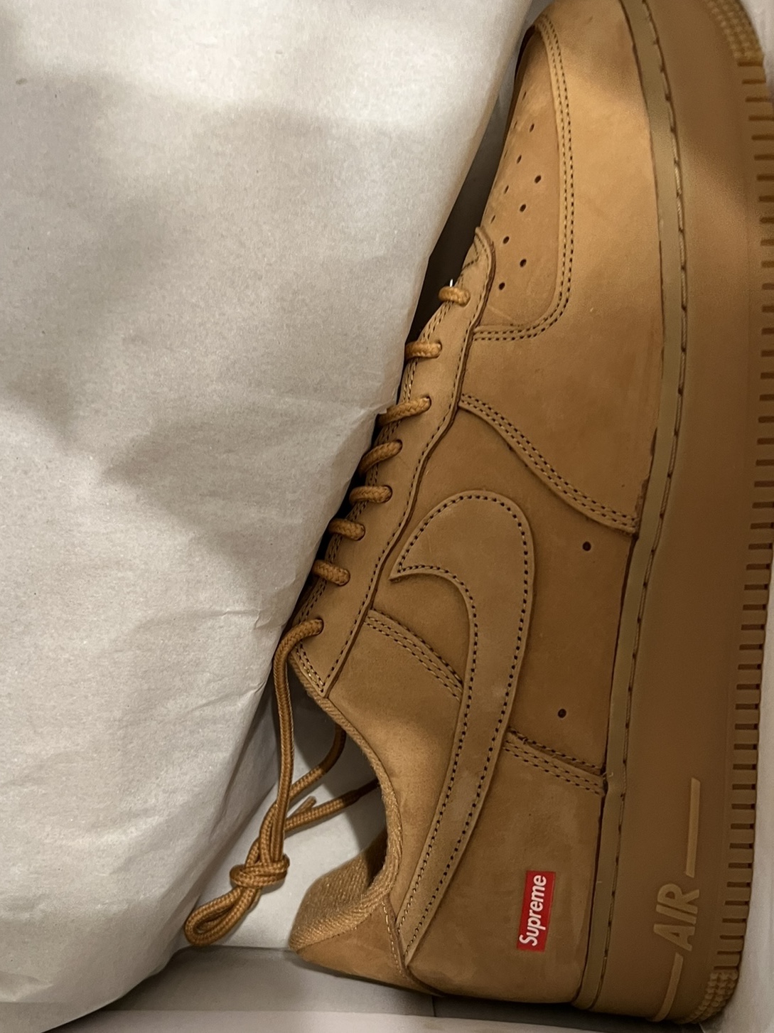 Nike x Supreme Air Force 1 Low Flax 착용 스타일 - 1