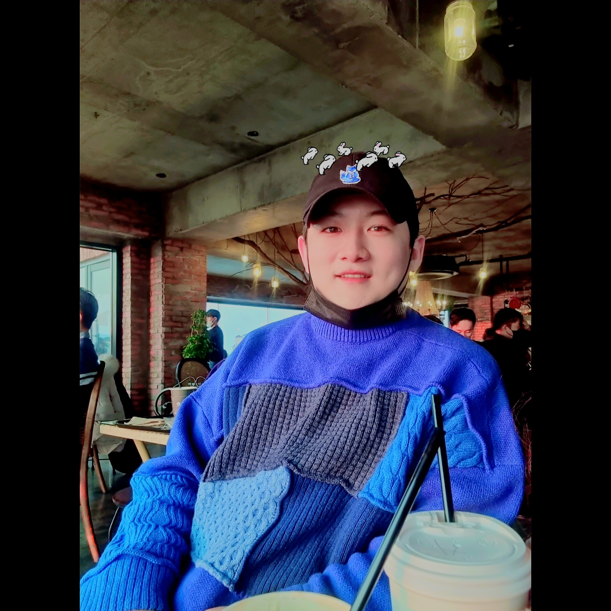 Zara x Ader Error Patchwork Oversize Sweater Blue, Maison Kitsune x Ader Error Meditation Fox Cap Black 착용 스타일