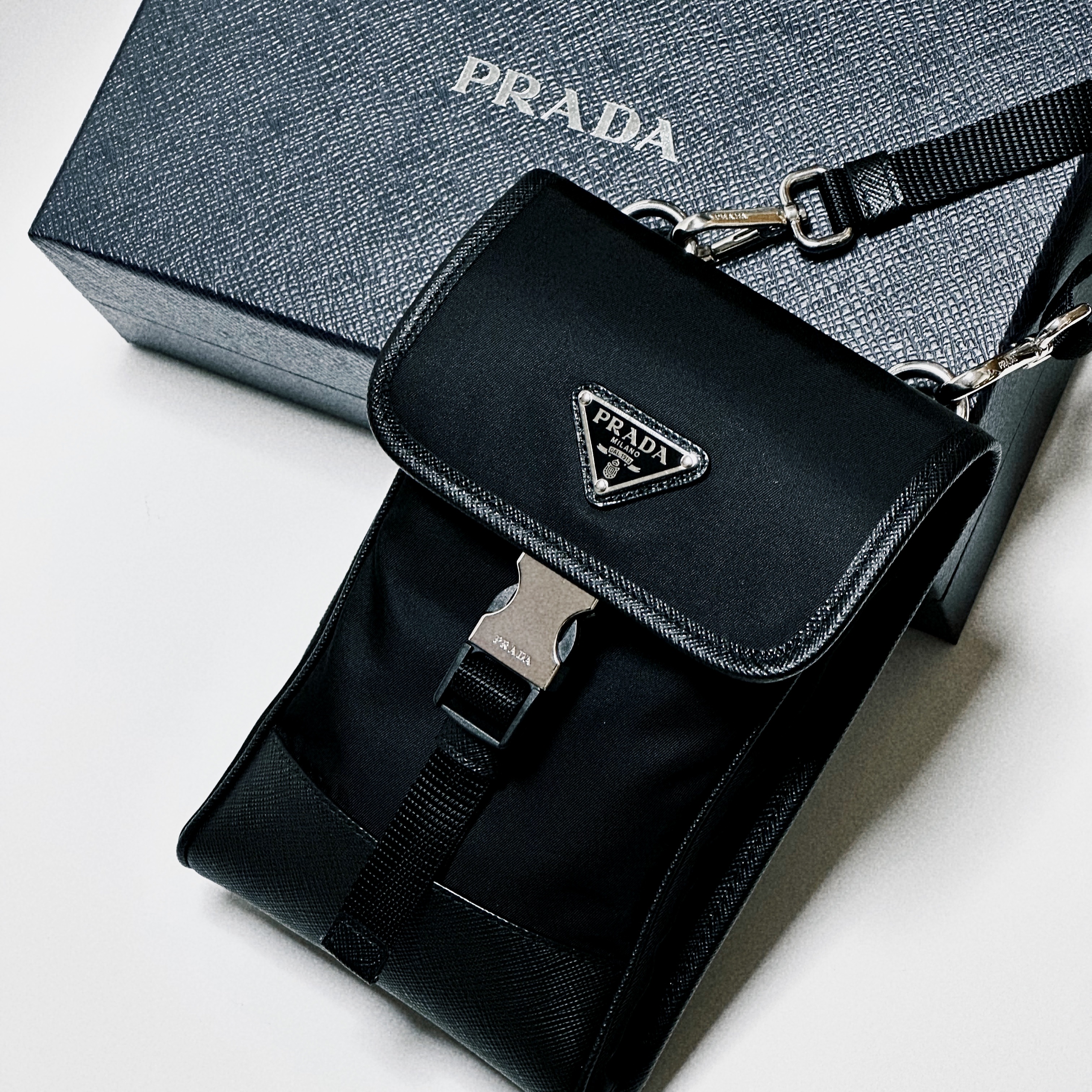Prada Re-Nylon and Saffiano Leather Smartphone Case Black 착용 스타일