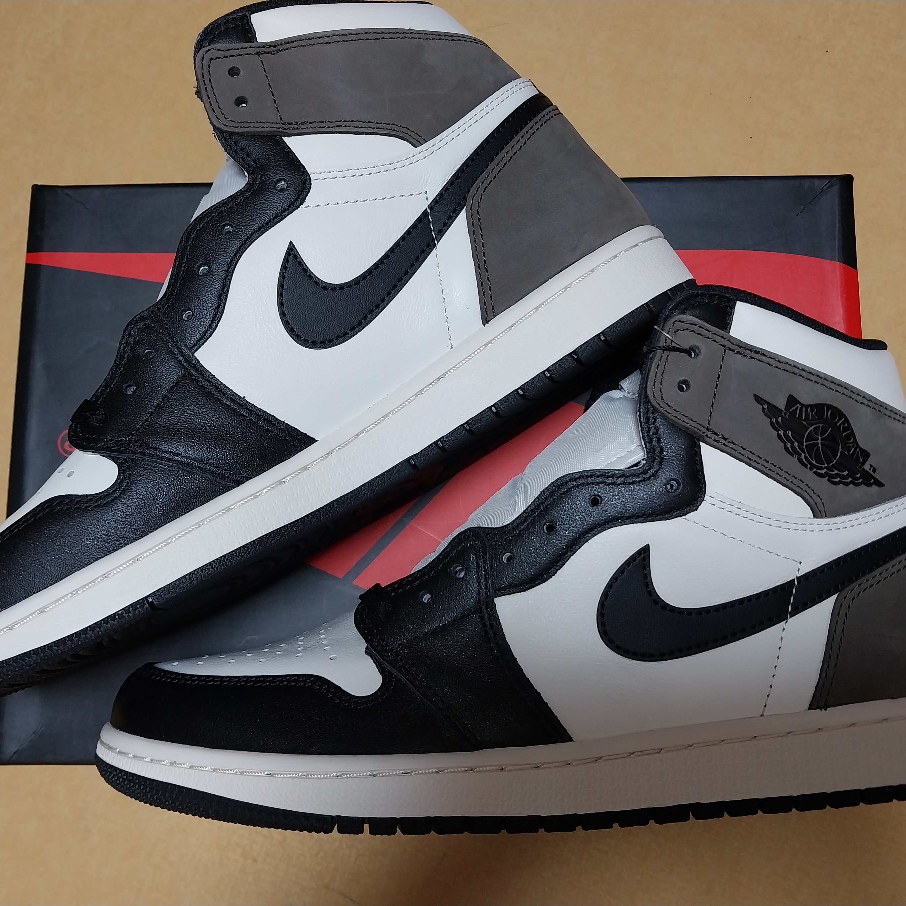 Jordan 1 Retro High OG Black Mocha 착용 스타일