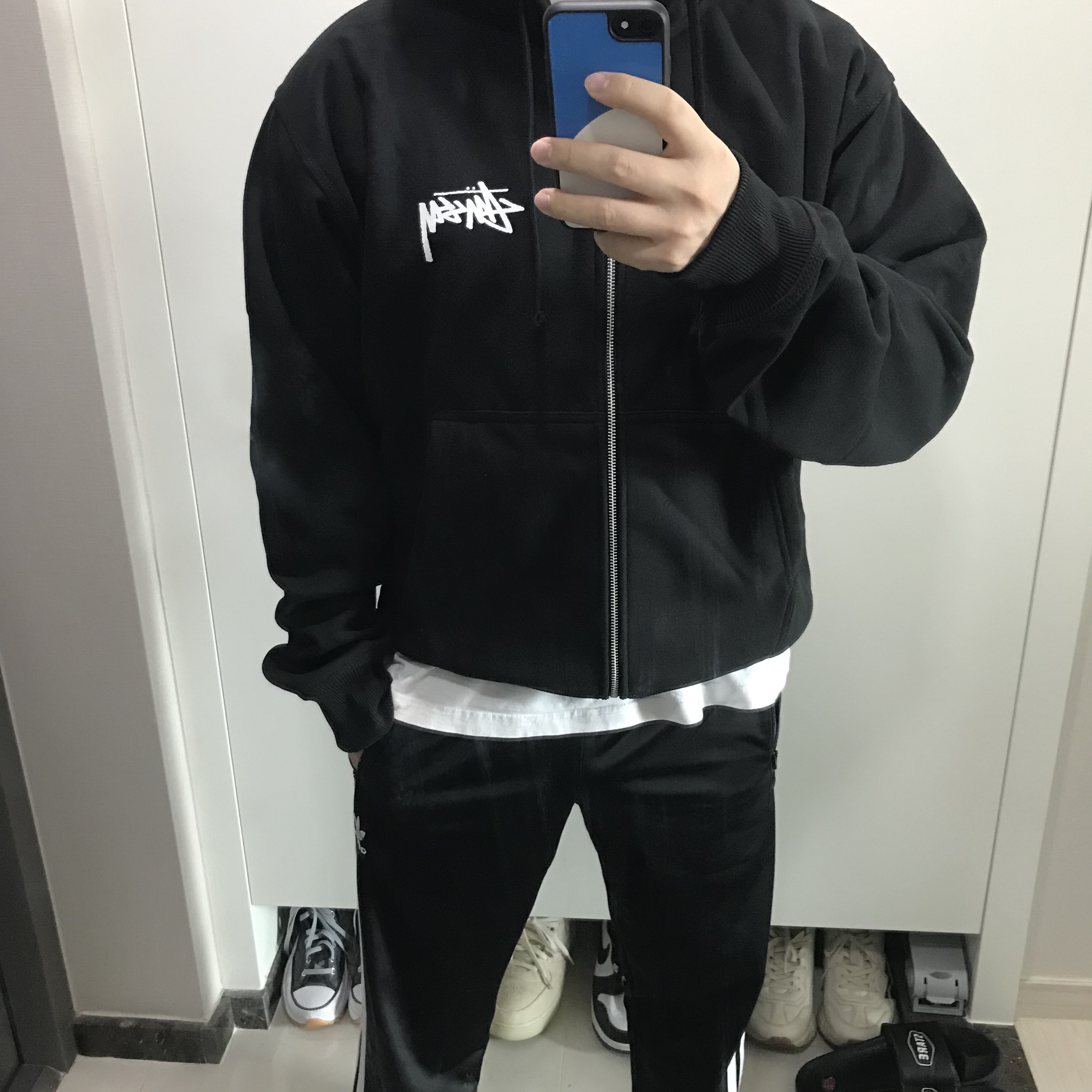 Stussy Club Crown Zip Hoodie Black 착용 스타일
