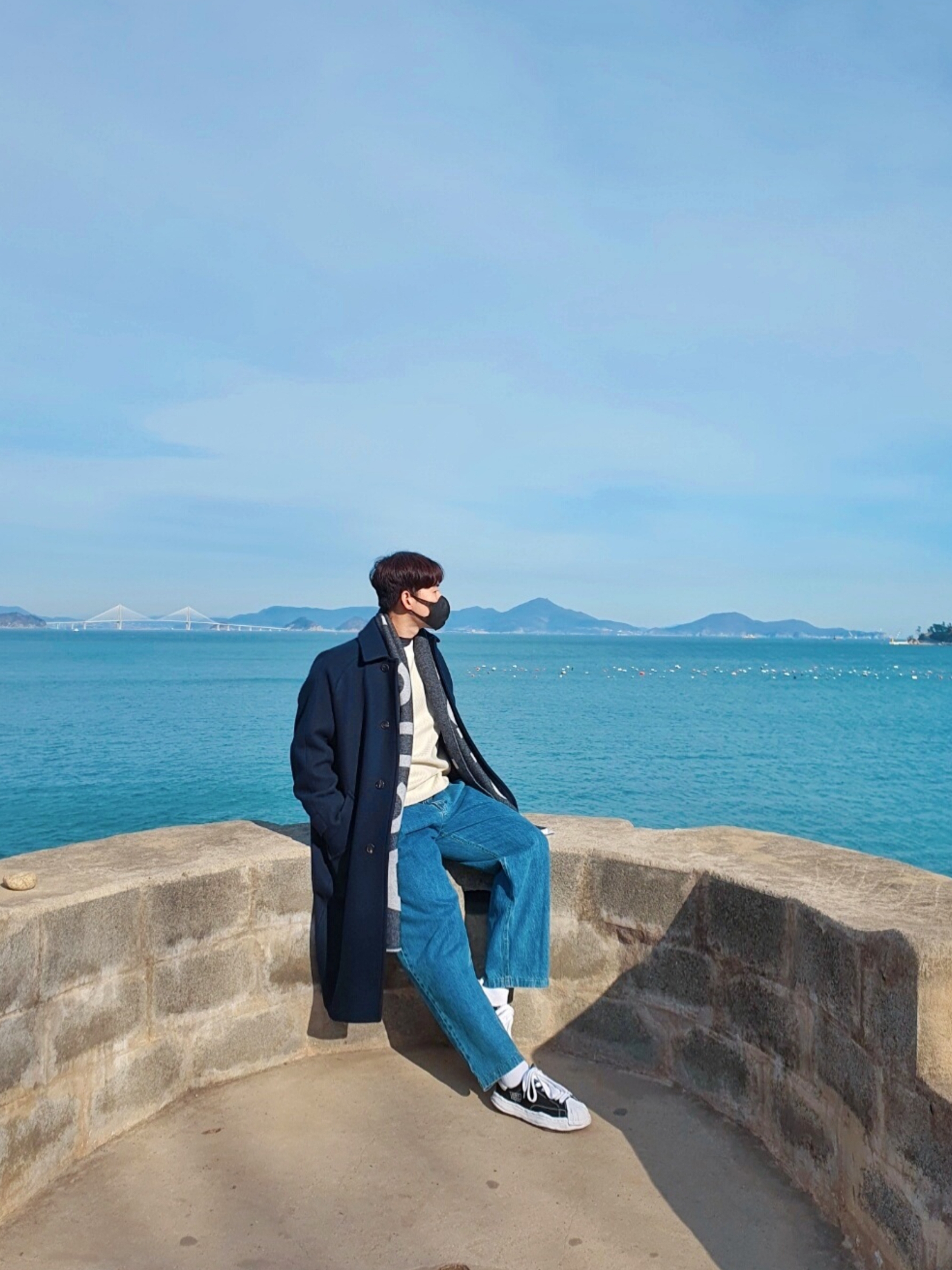 Maison Mihara Yasuhiro Blakey OG Sole Canvas Low-top Sneakers Black White, Acne Studios Logo Jacquard Muffler Black 착용 스타일