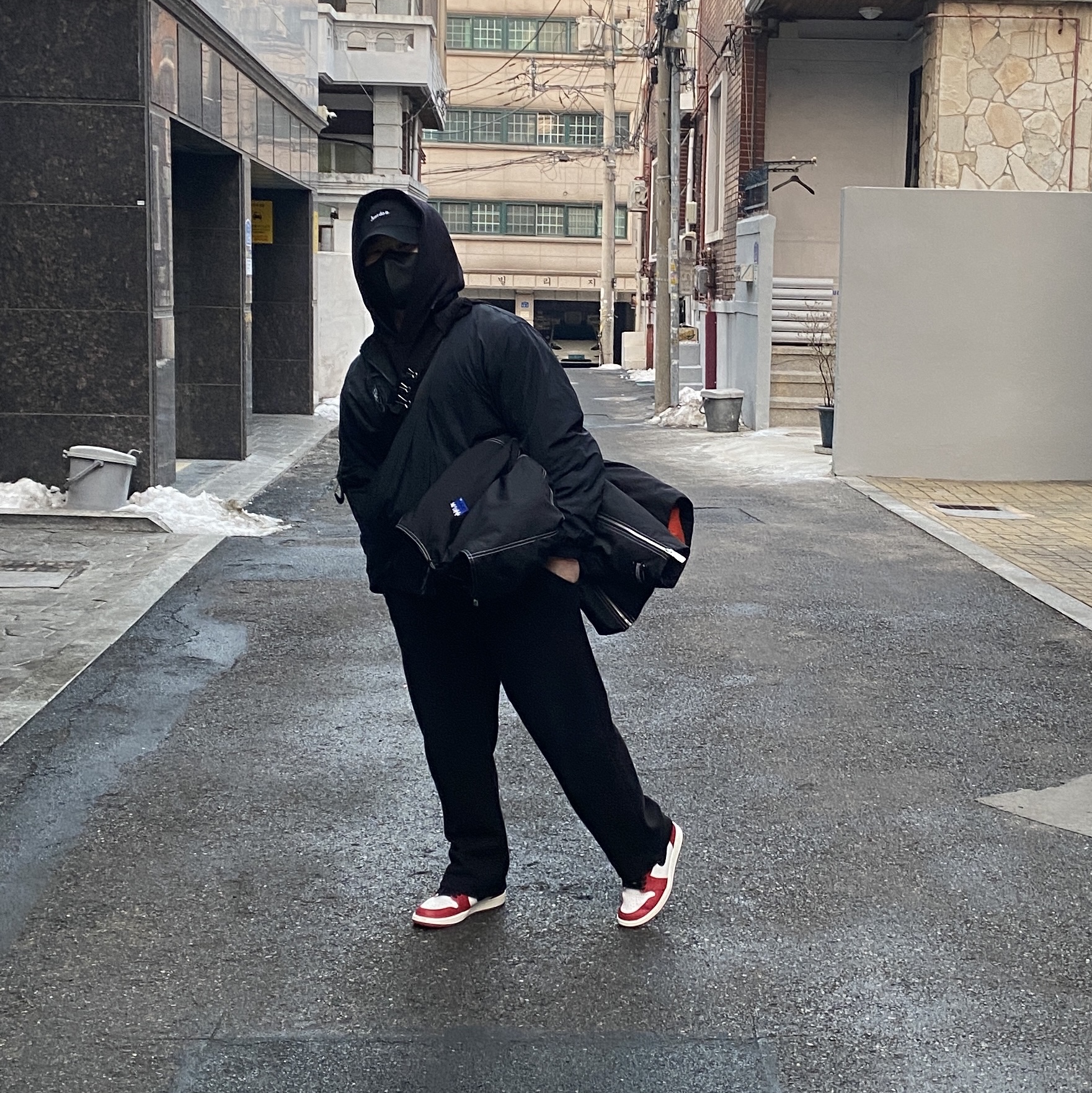 Jordan 1 Retro High OG Chicago 2022, Nike x Off-White NRG Track Suit Black - Asia 착용 스타일 - 2