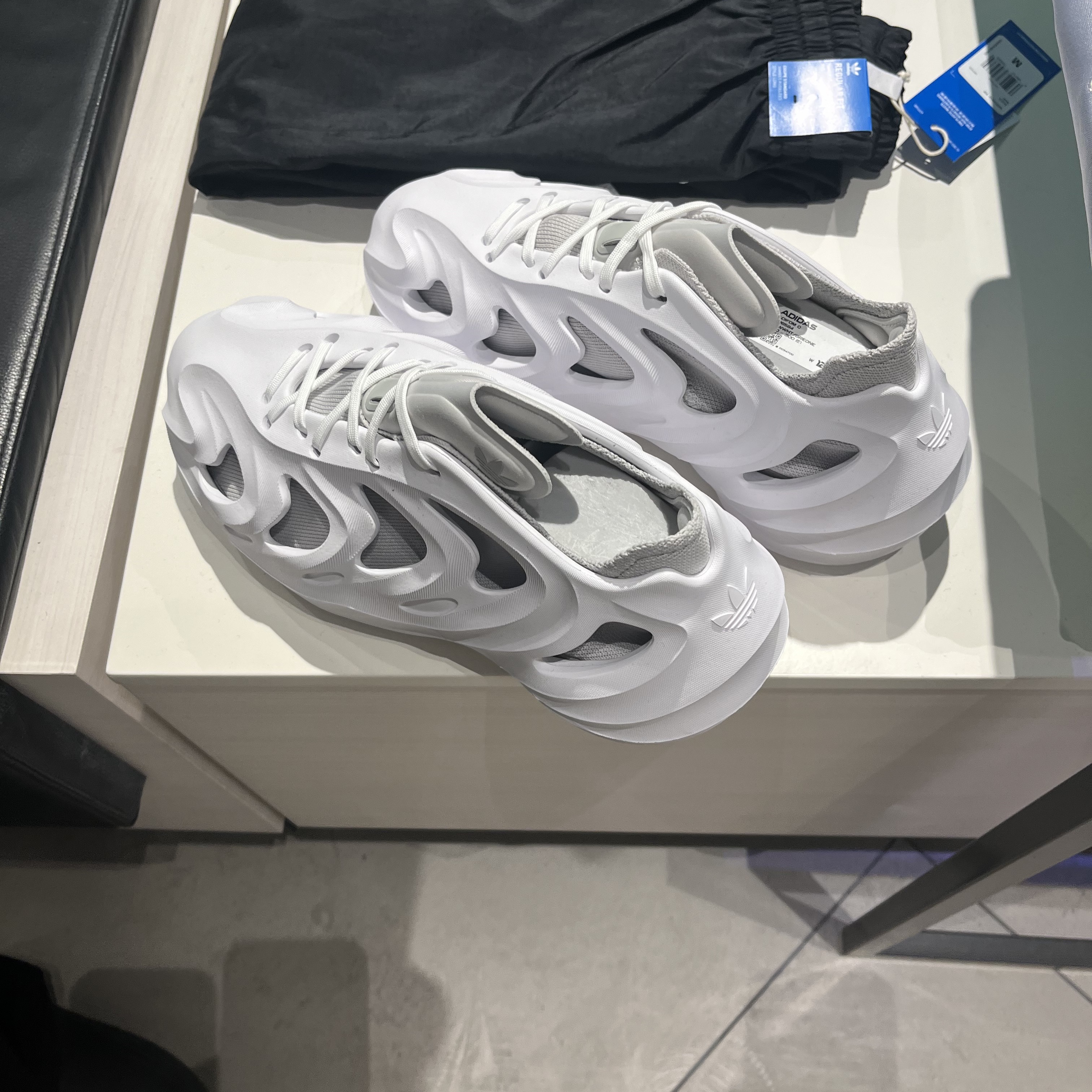 Adidas Adifom Q Cloud White Grey 착용 스타일