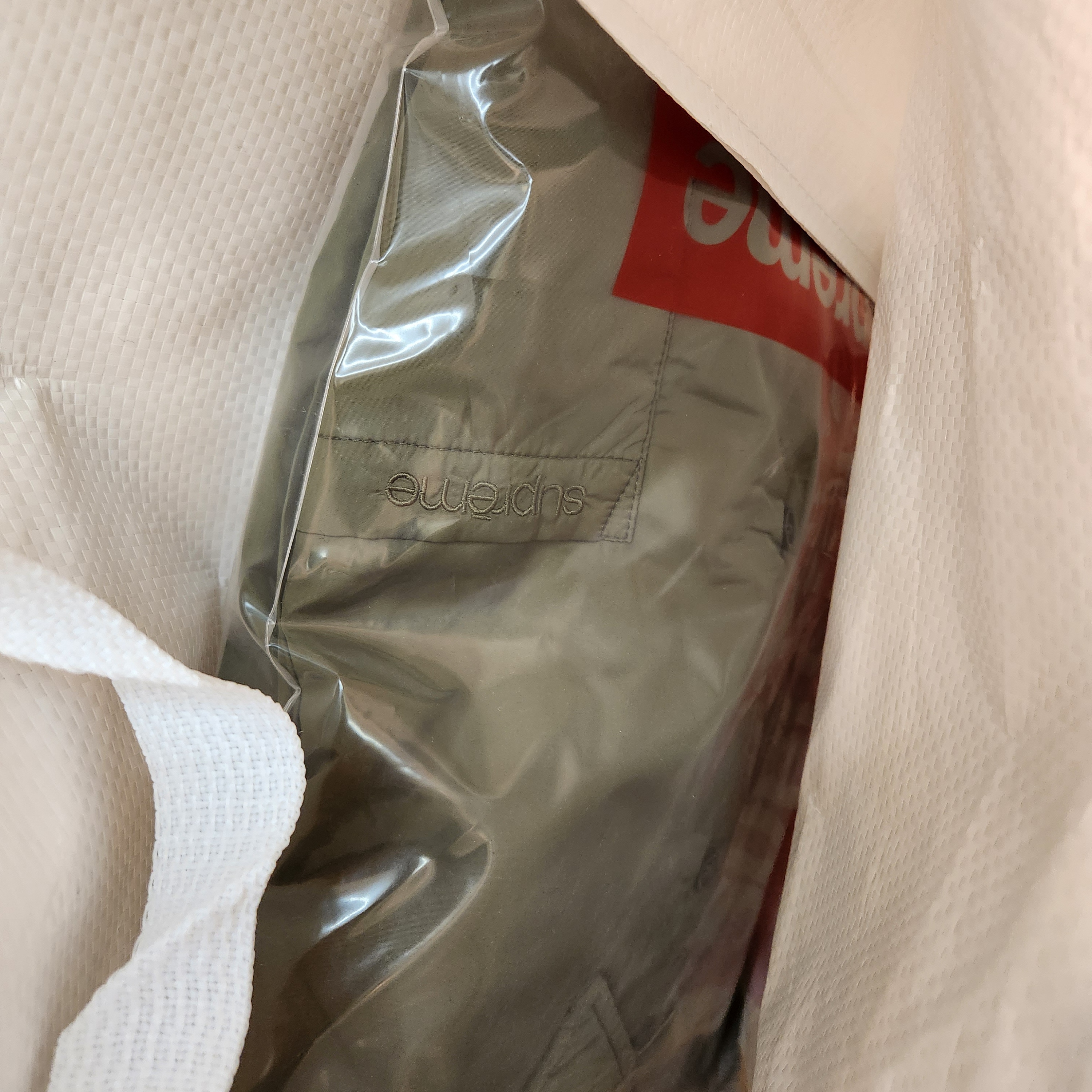 Supreme Nylon Filled Shirt Olive - 22FW 착용 스타일