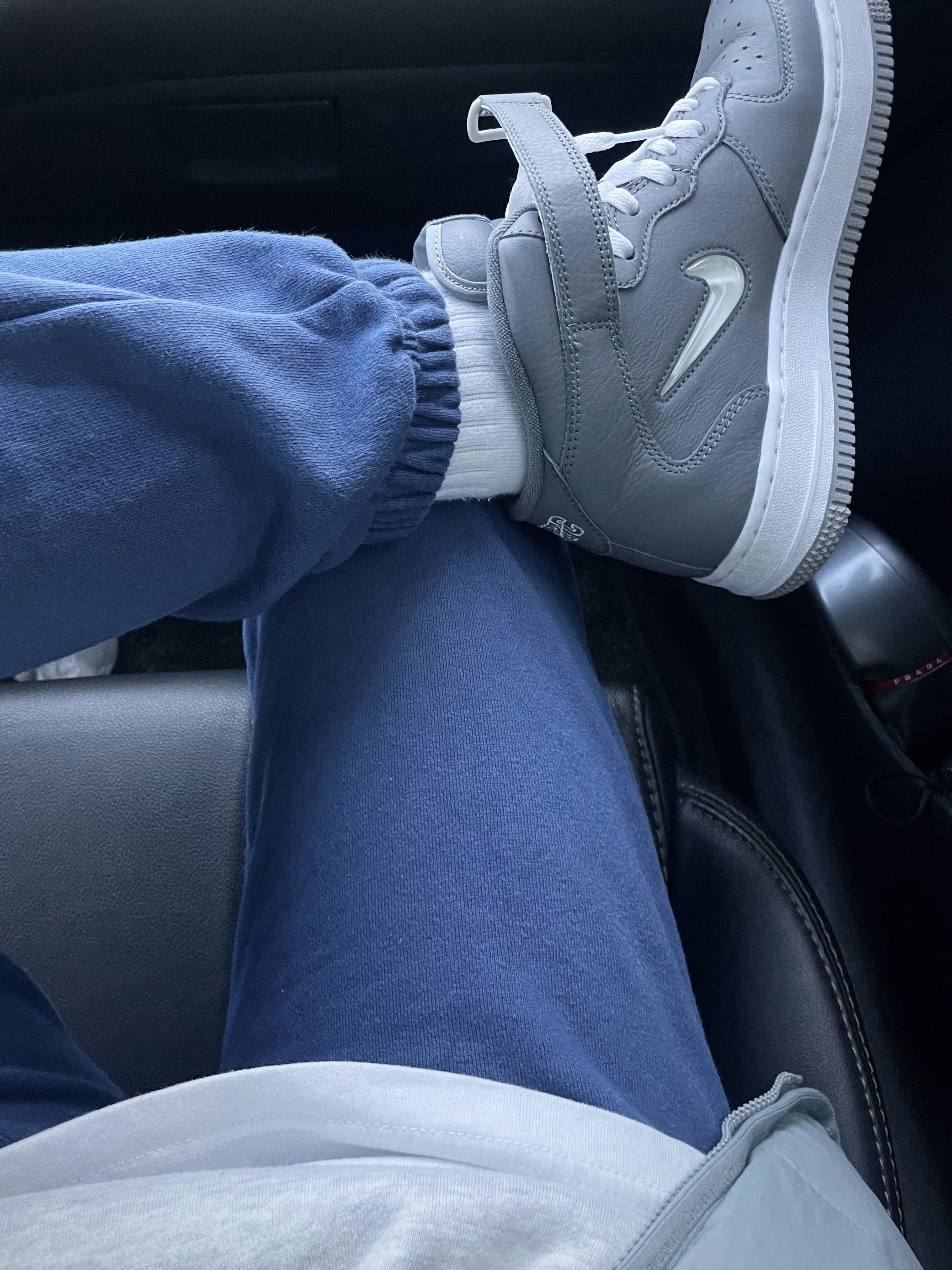 Nike Air Force 1 Mid QS NYC Cool Grey 착용 스타일