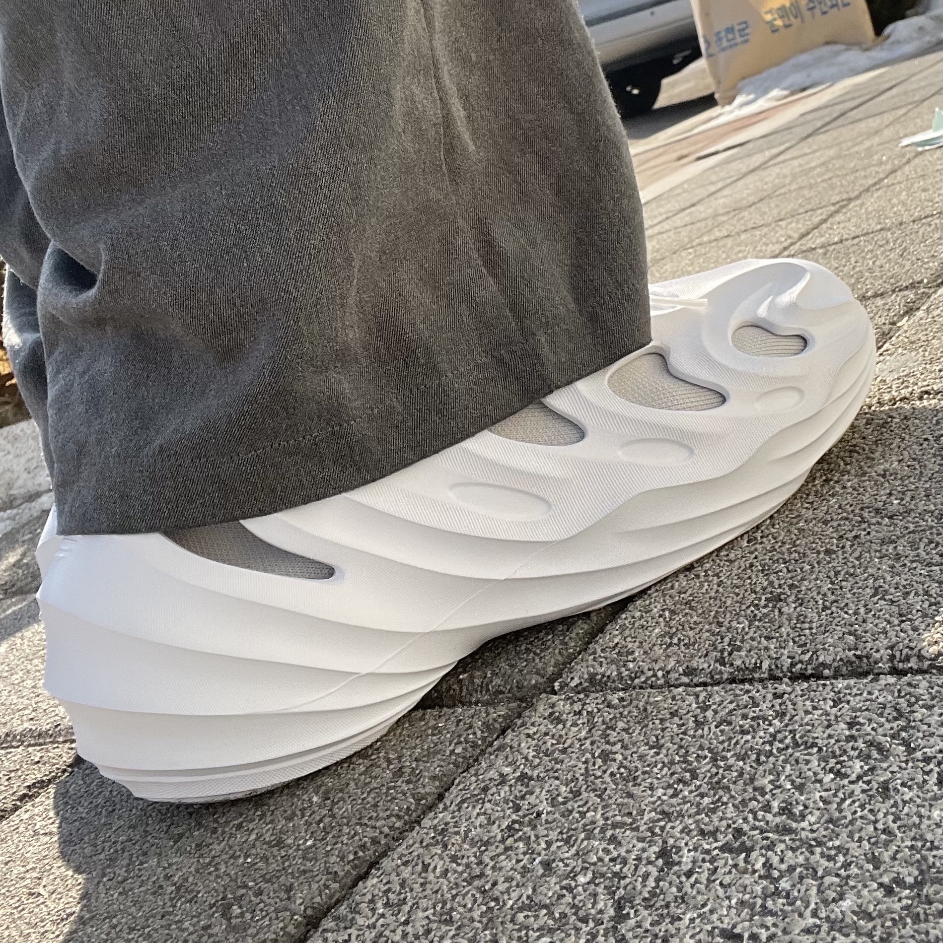 Adidas Adifom Q Cloud White Grey 착용 스타일 - 2