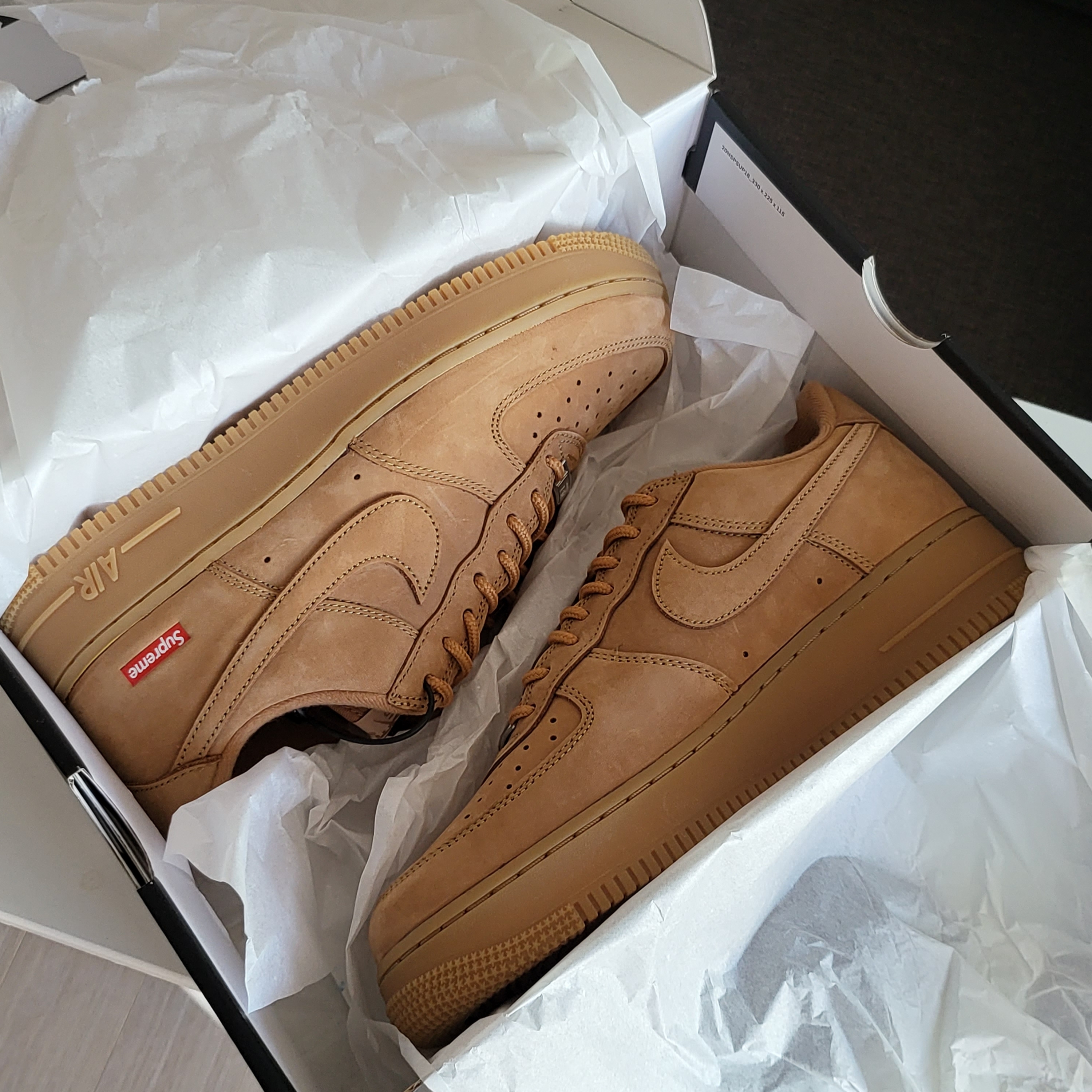 Nike x Supreme Air Force 1 Low Flax 착용 스타일