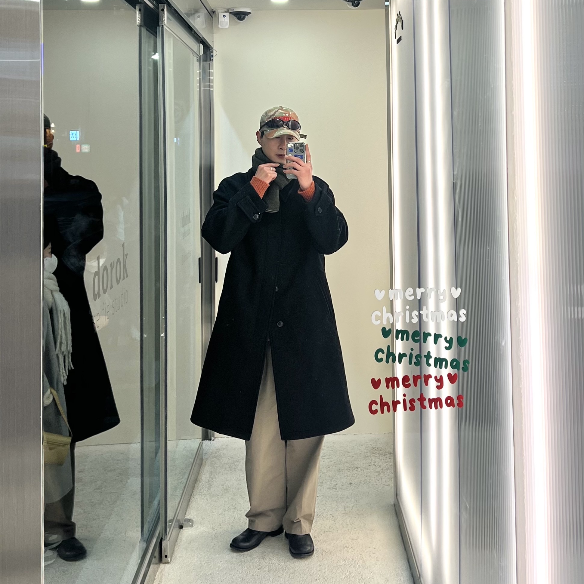 Casetify x Ader Error Ader Sticker Galaxy Case 착용 스타일