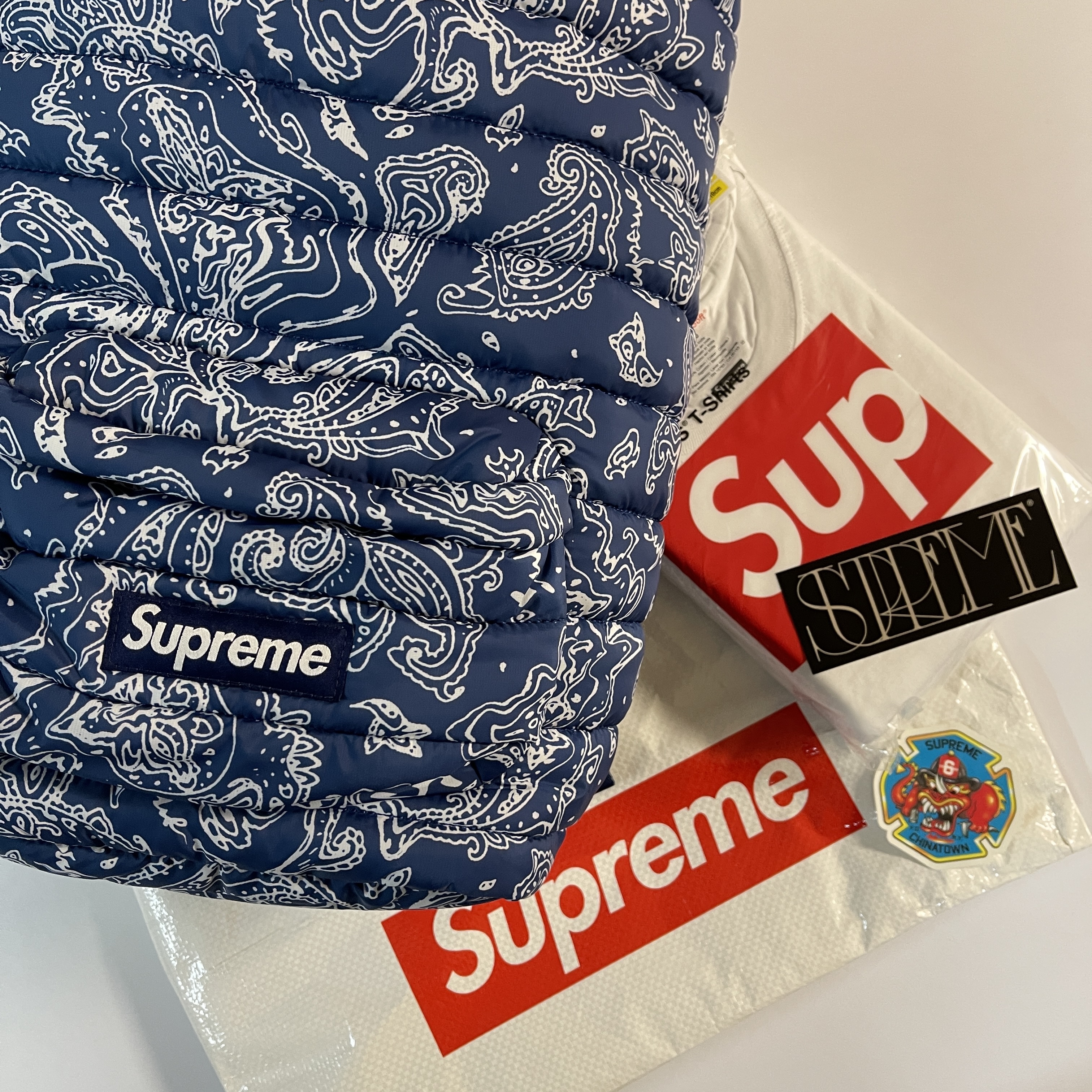 Supreme Puffer Backpack Blue Paisley - 22FW 착용 스타일