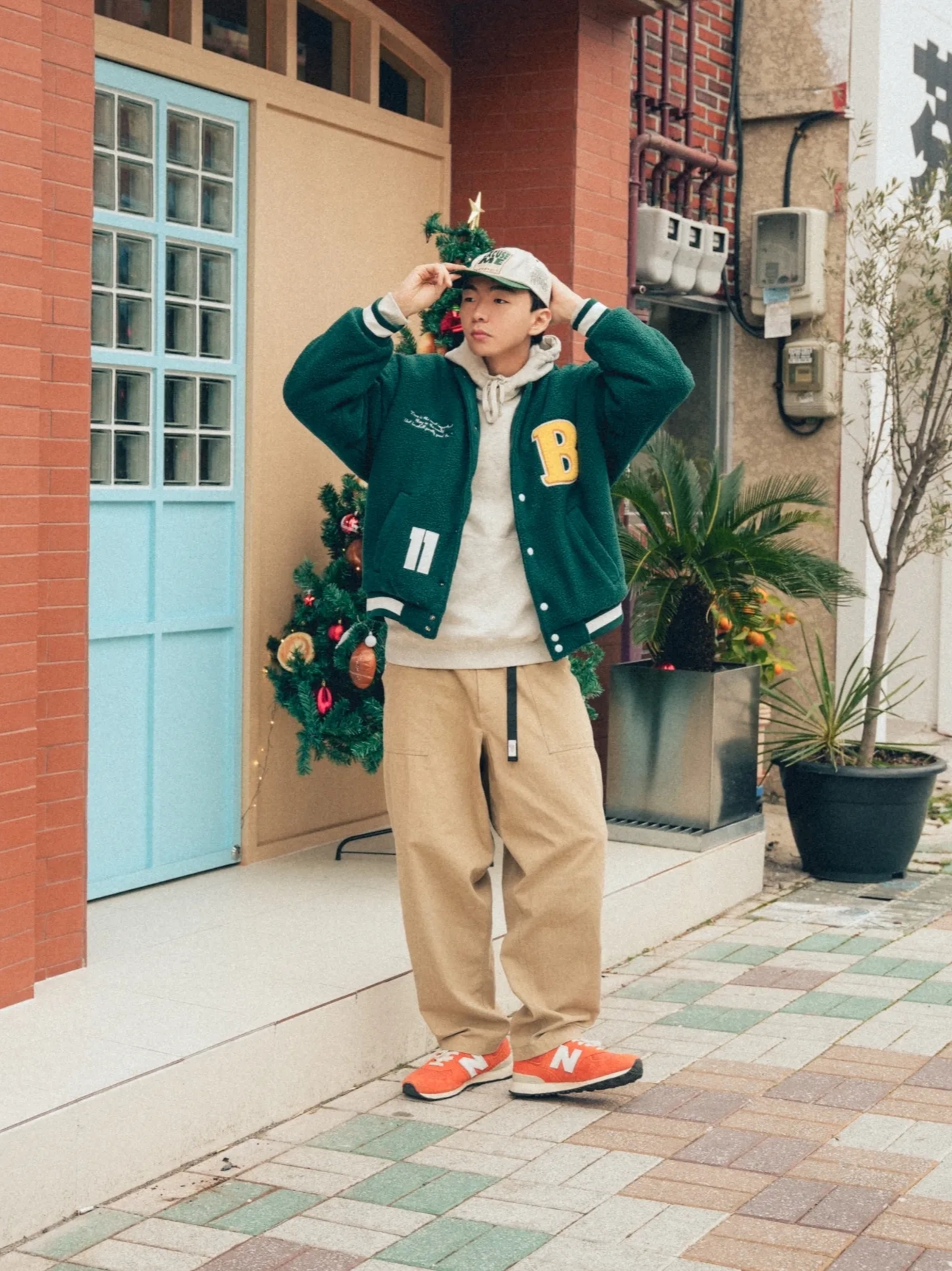 New Balance x Size? 574 College Pack Orange 착용 스타일 - 2