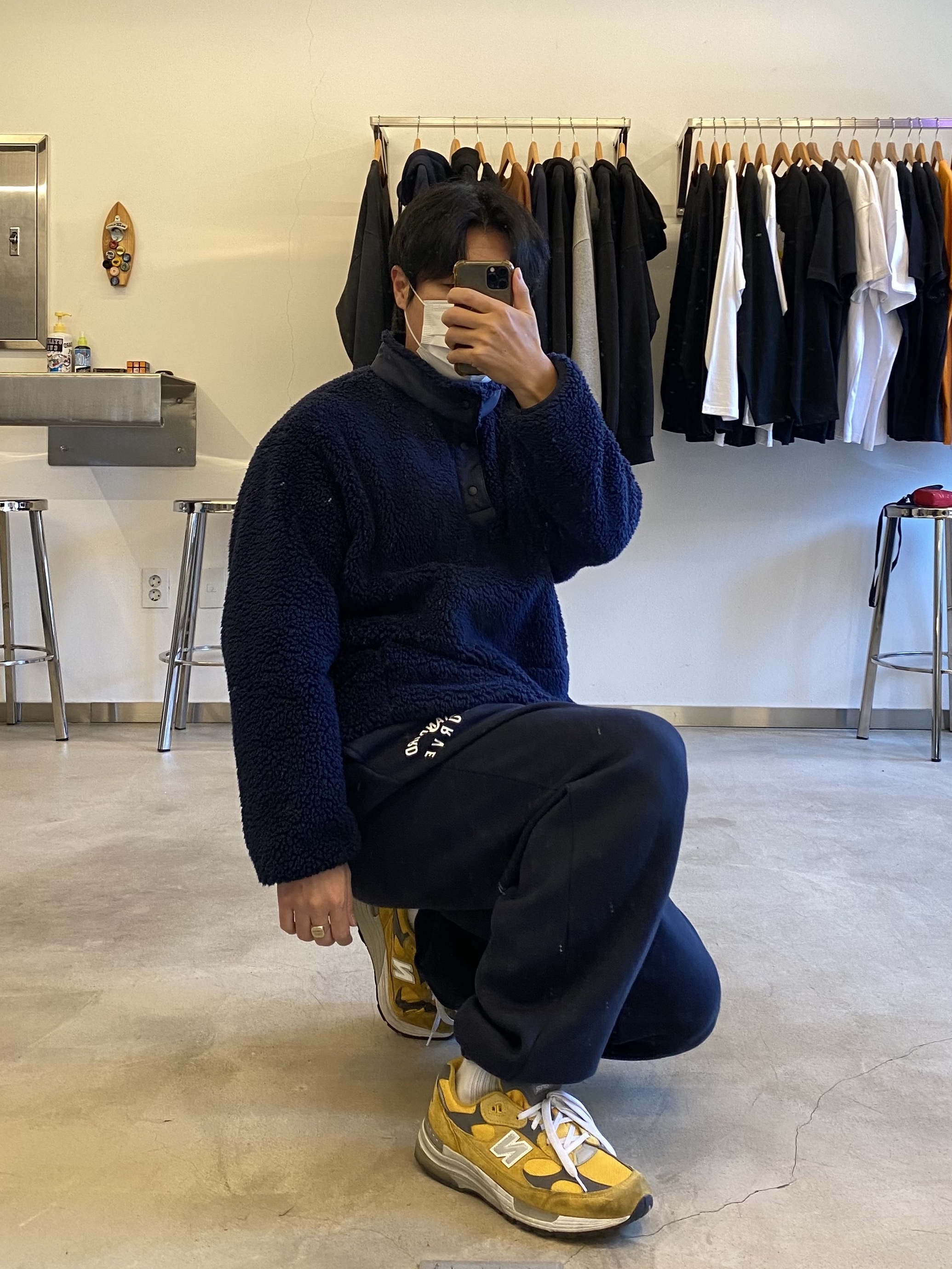 New Balance 992 Made in USA Gold Cream, Uniqlo x White Mountaineering WPJ Fleece OverSized Long Sleeve Pullover Navy 착용 스타일 - 2