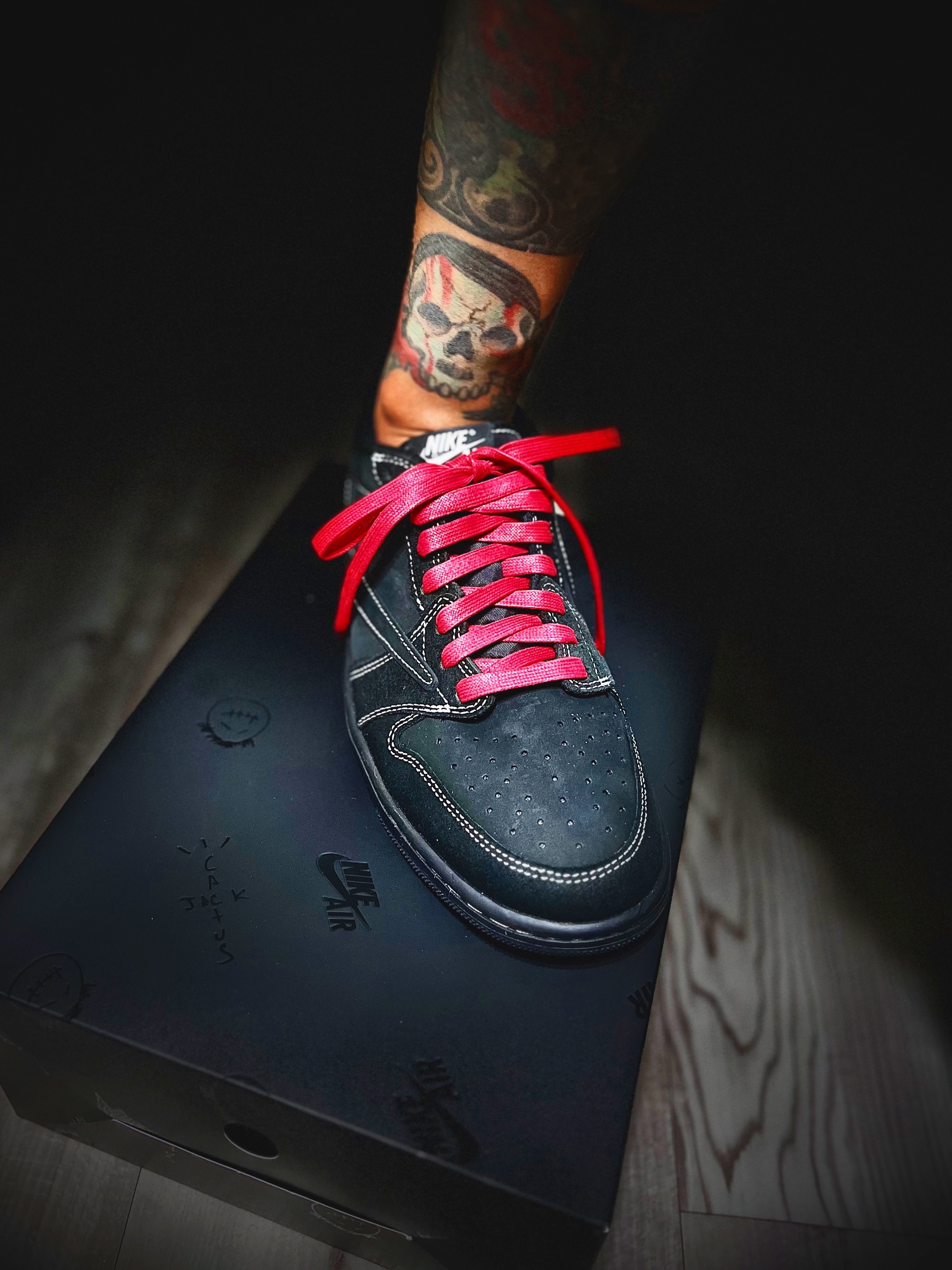 Jordan 1 x Travis Scott Retro Low OG SP Black Phantom 착용 스타일 - 1