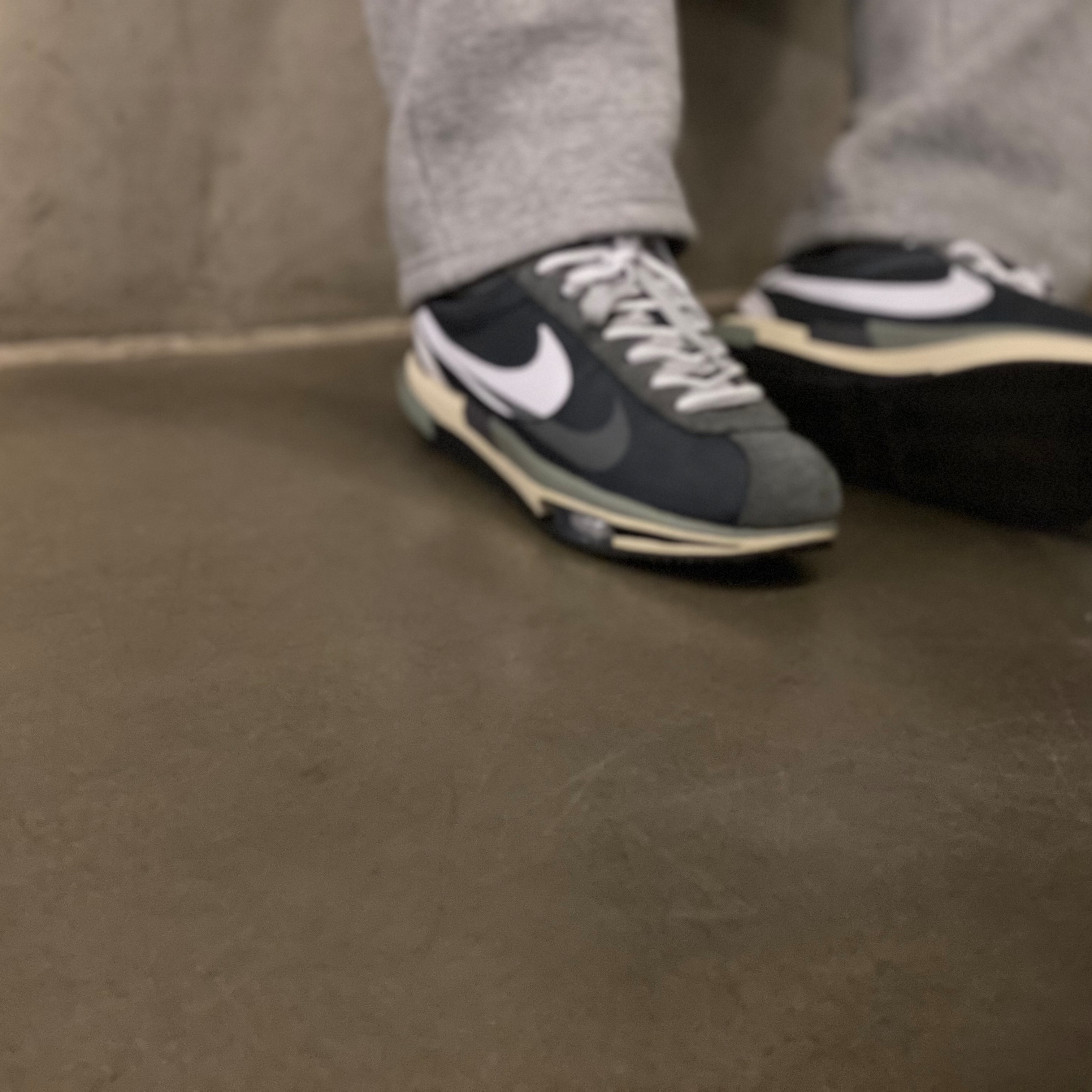 Nike x Sacai Zoom Cortez SP Iron Grey 착용 스타일 - 1