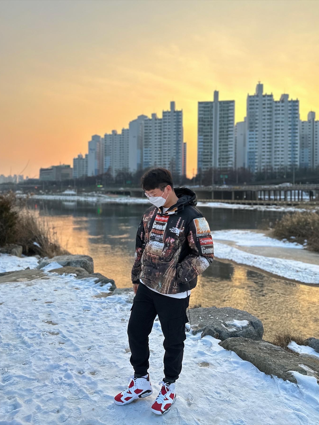 Supreme x The North Face 800-Fill Half Zip Hooded Pullover Times Square - 22FW, Jordan 6 Retro Carmine 2021 착용 스타일 - 2