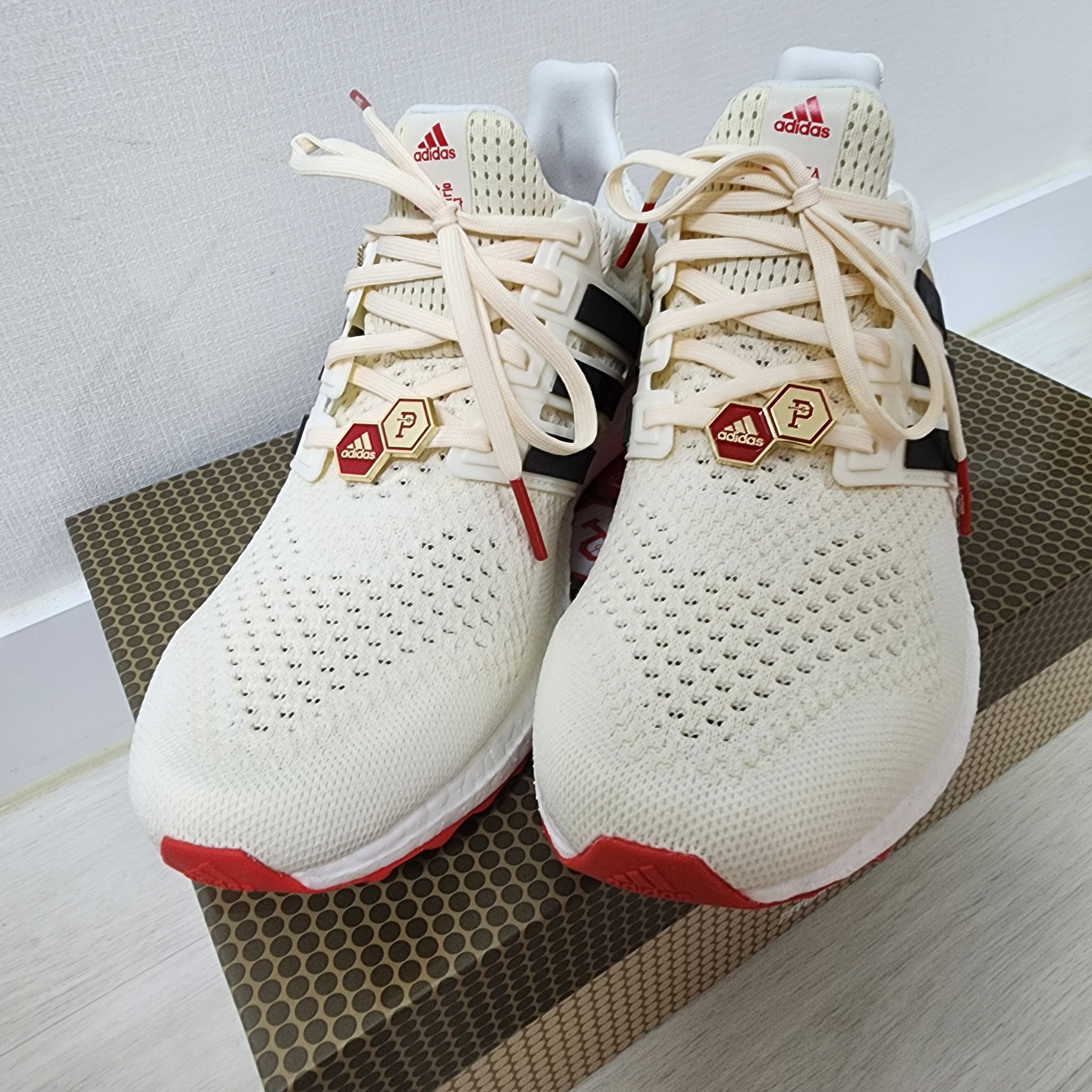 Adidas x Over The Pitch Ultraboost DNA Seoul Off White (Over The Pitch Package) 착용 스타일 - 2