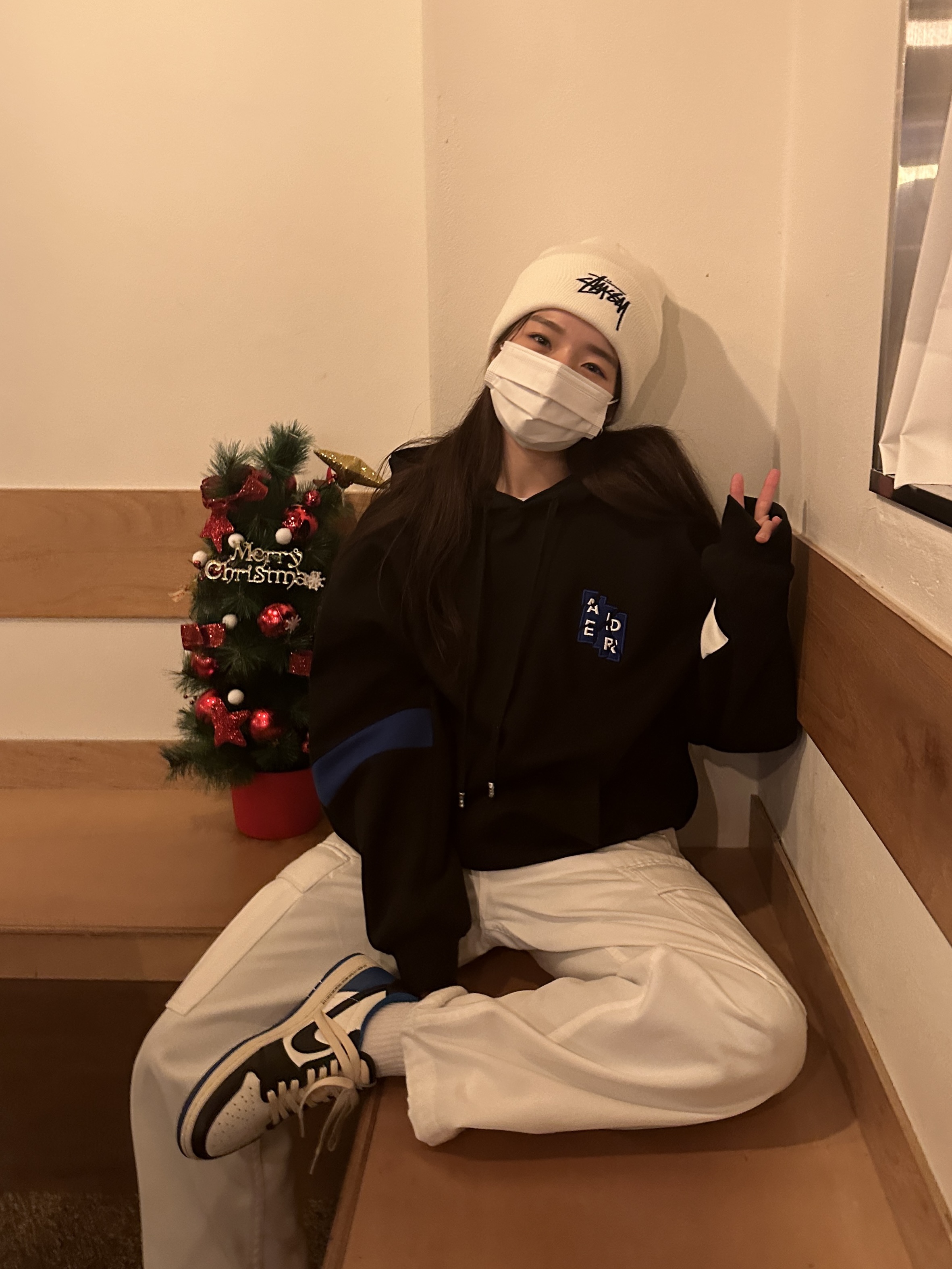 Jordan 1 x Travis Scott x Fragment Retro Low OG SP Military Blue, Nike x Stussy Cuff Beanie White 착용 스타일 - 1